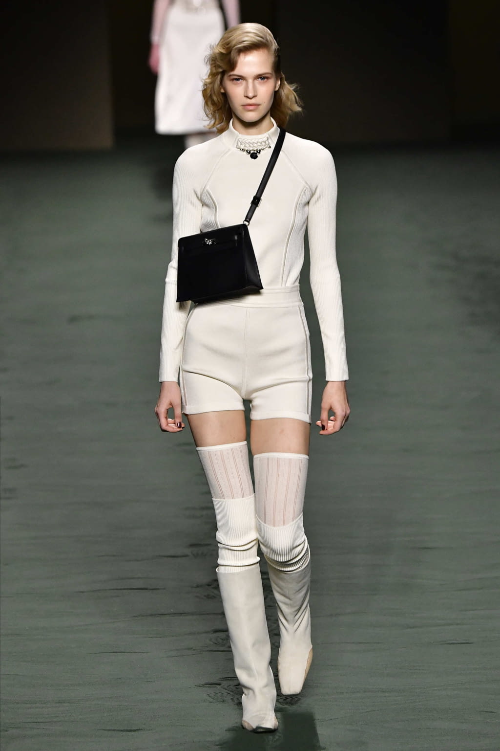 Fashion Week Paris Fall/Winter 2022 look 20 de la collection Hermès womenswear