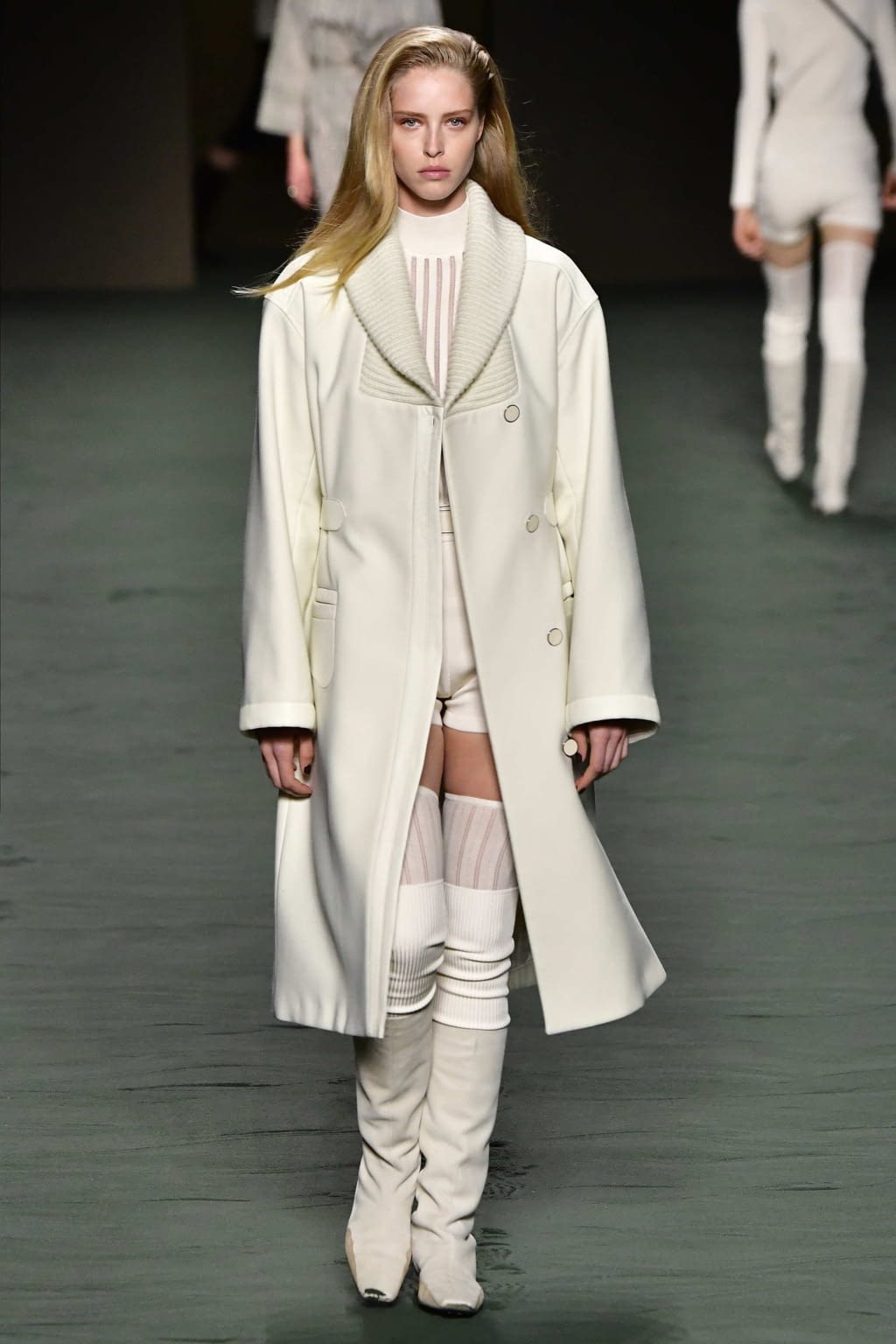 Fashion Week Paris Fall/Winter 2022 look 22 from the Hermès collection womenswear