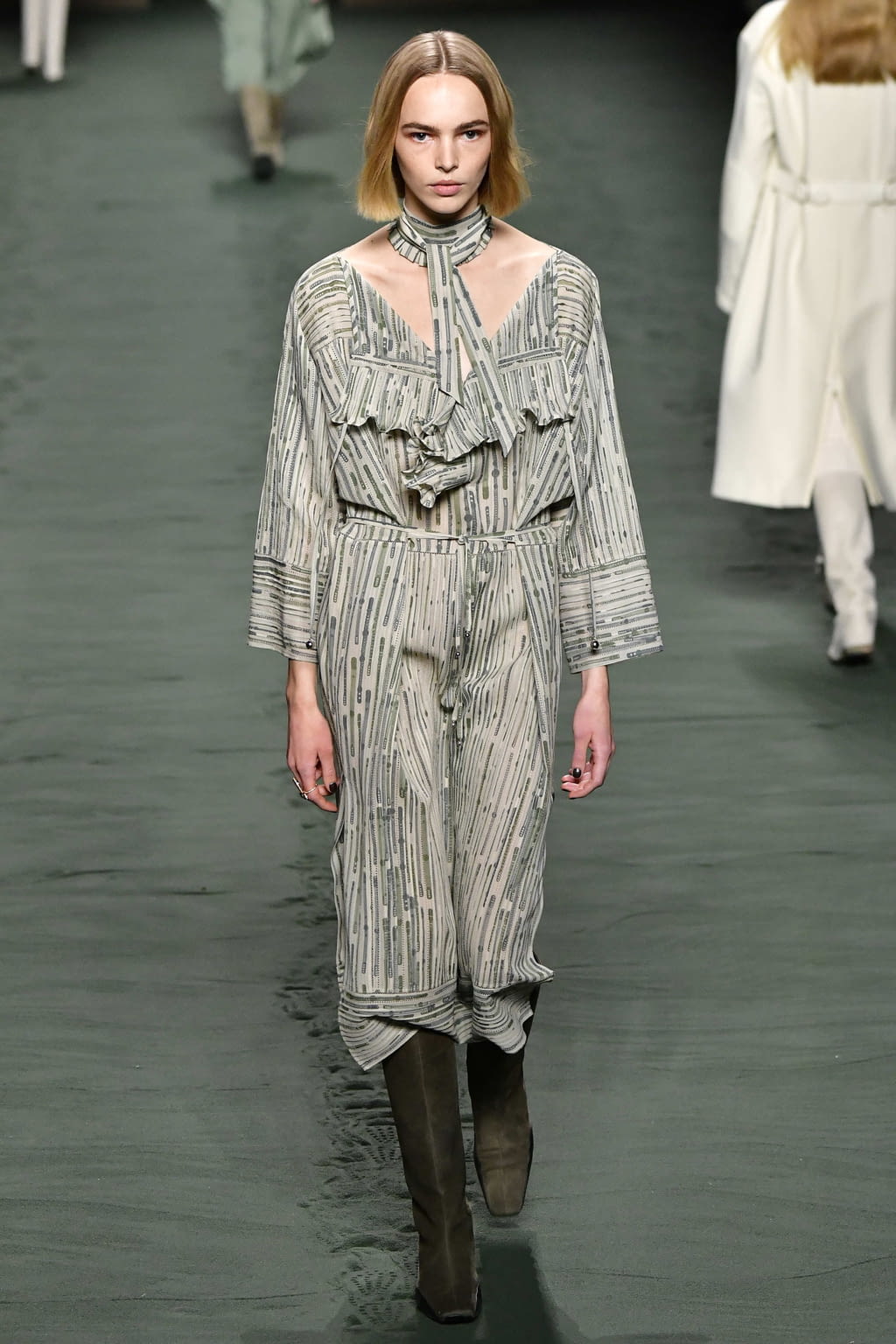 Fashion Week Paris Fall/Winter 2022 look 23 from the Hermès collection 女装