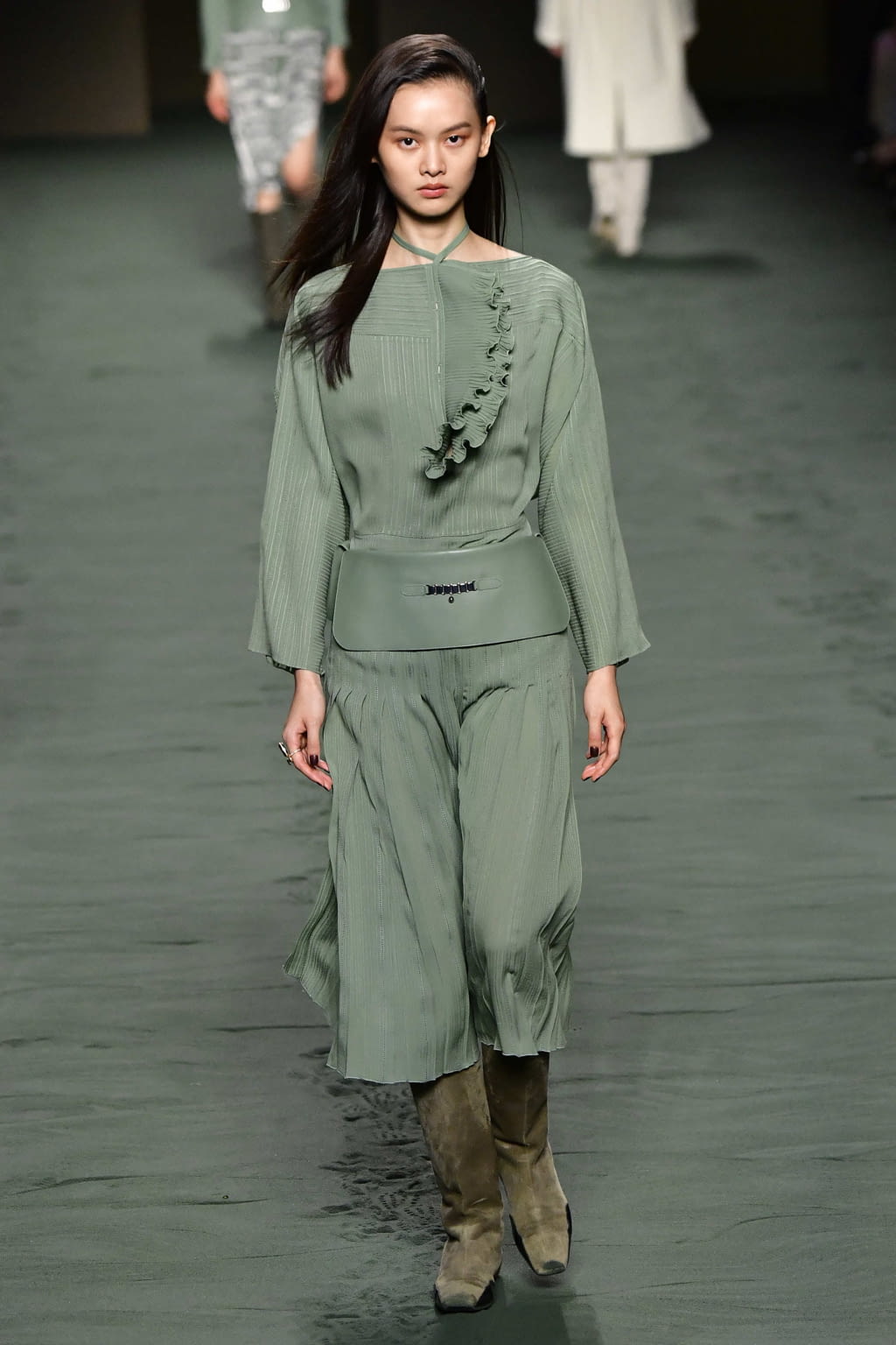 Fashion Week Paris Fall/Winter 2022 look 24 from the Hermès collection 女装