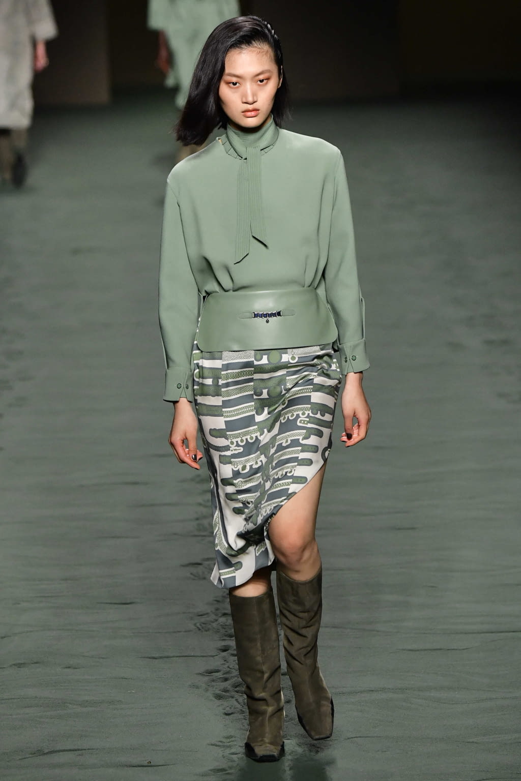 Fashion Week Paris Fall/Winter 2022 look 25 from the Hermès collection womenswear