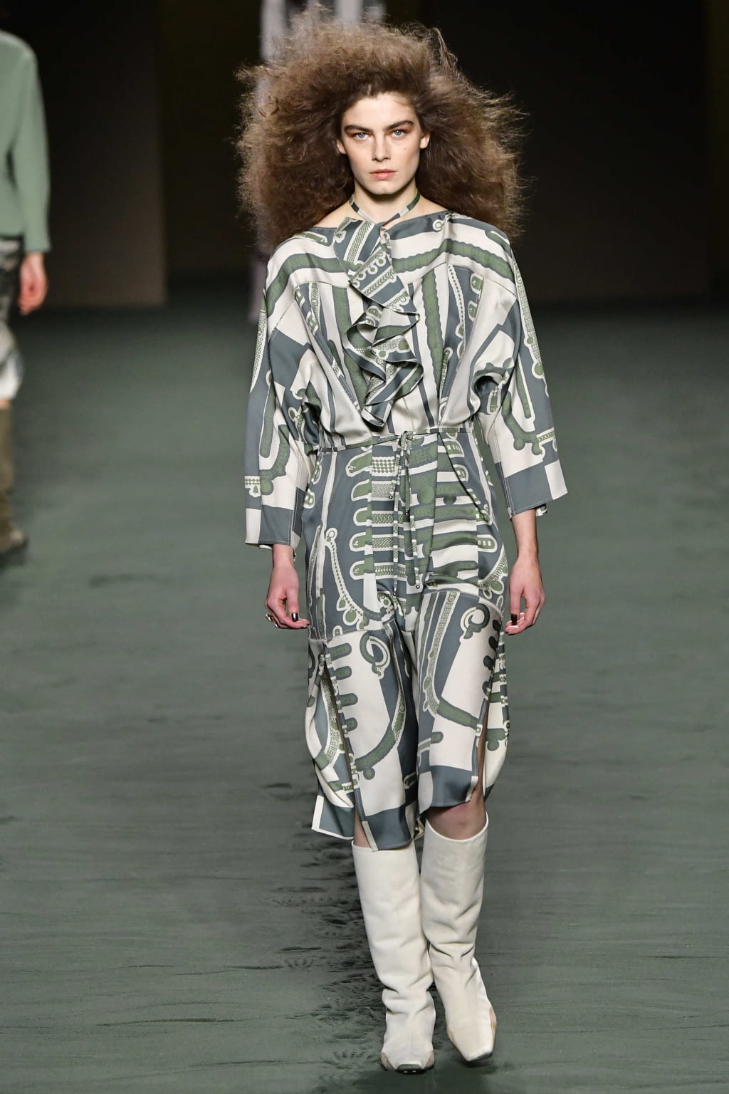 Fashion Week Paris Fall/Winter 2022 look 27 from the Hermès collection 女装