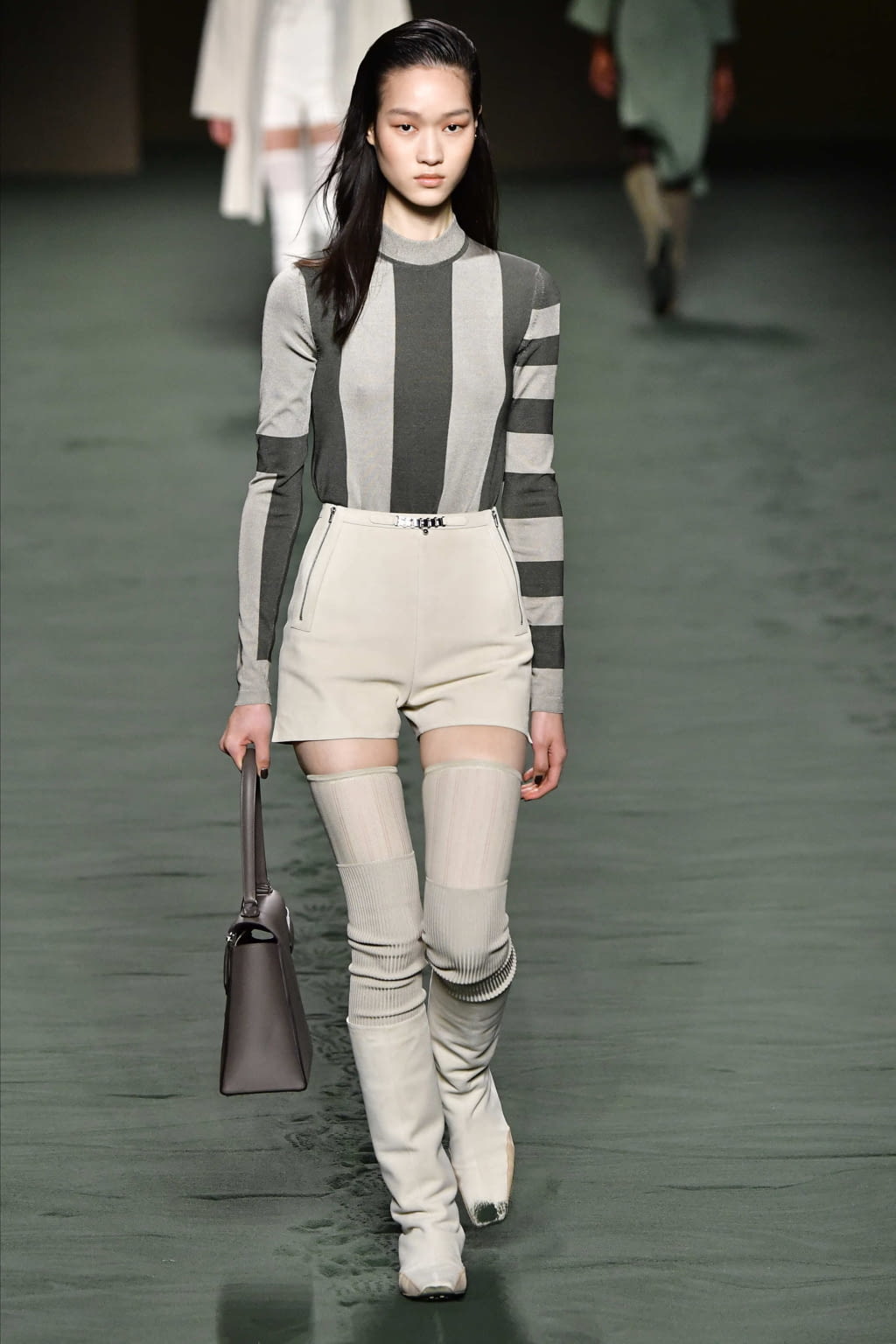 Fashion Week Paris Fall/Winter 2022 look 28 from the Hermès collection womenswear