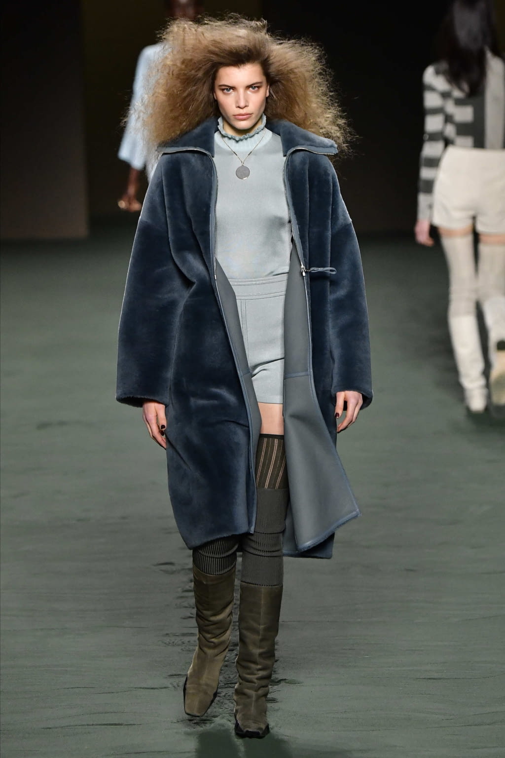 Fashion Week Paris Fall/Winter 2022 look 30 from the Hermès collection 女装