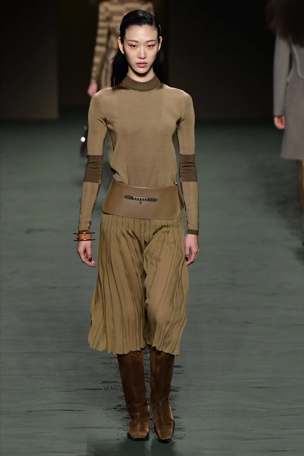 Fashion Week Paris Fall/Winter 2022 look 40 from the Hermès collection womenswear