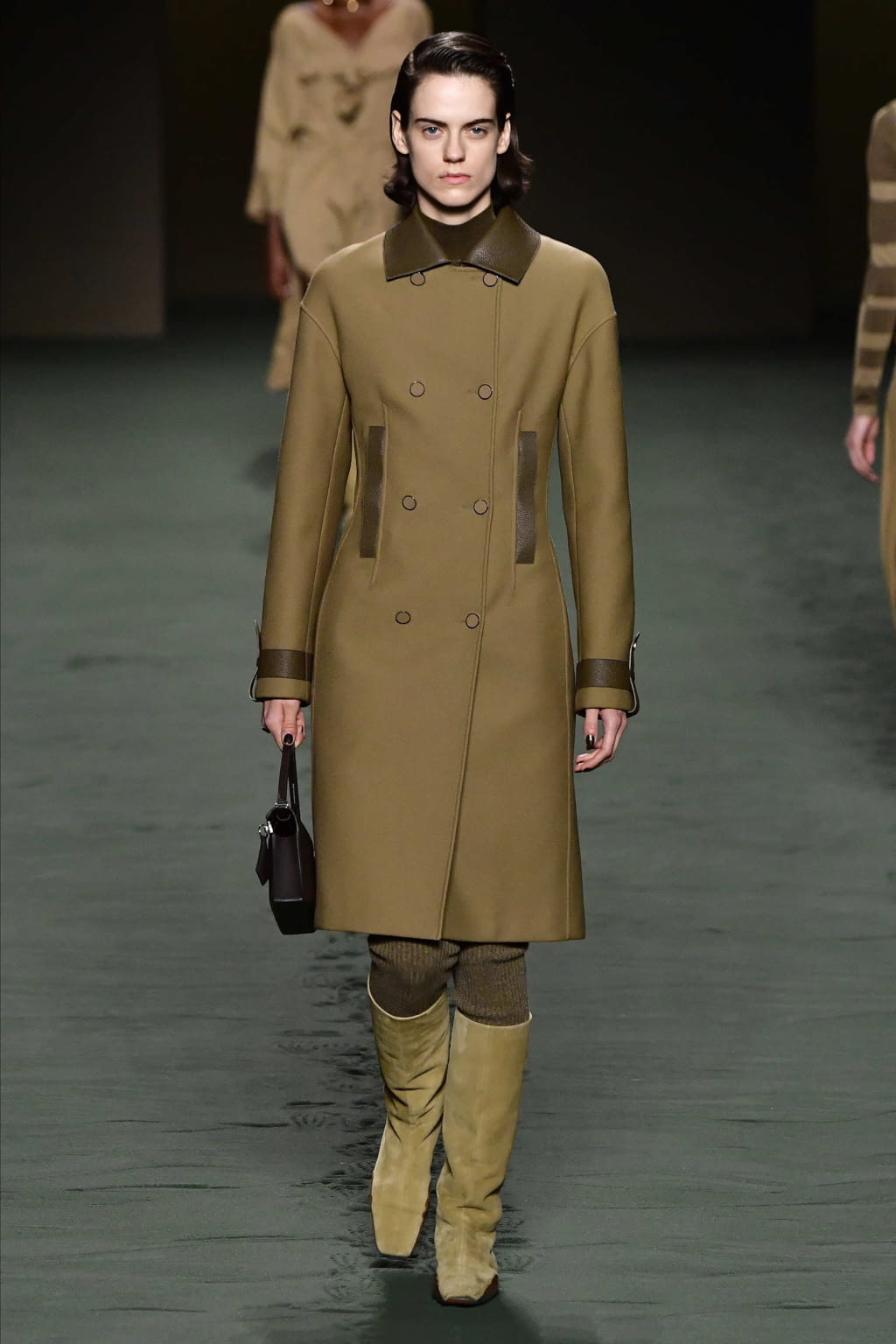 Fashion Week Paris Fall/Winter 2022 look 42 from the Hermès collection womenswear