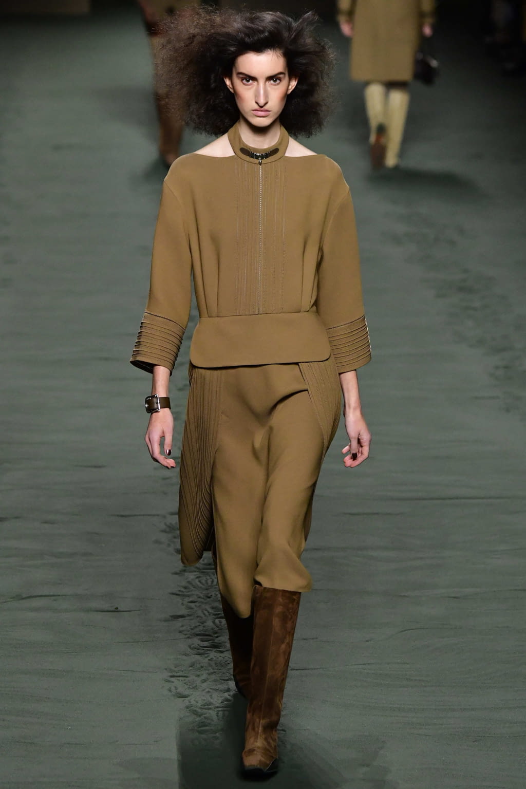 Fashion Week Paris Fall/Winter 2022 look 44 from the Hermès collection womenswear
