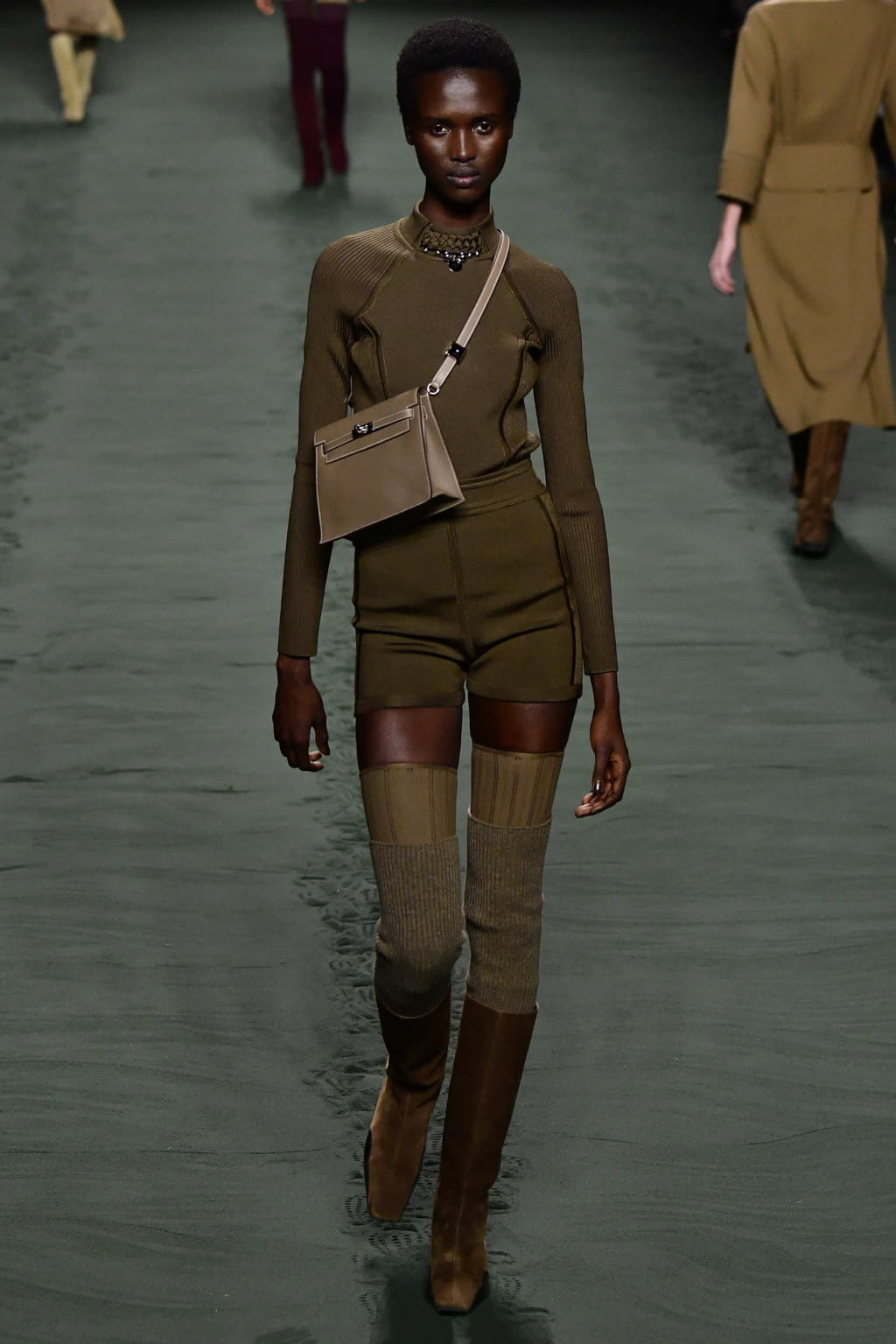 Fashion Week Paris Fall/Winter 2022 look 45 from the Hermès collection 女装