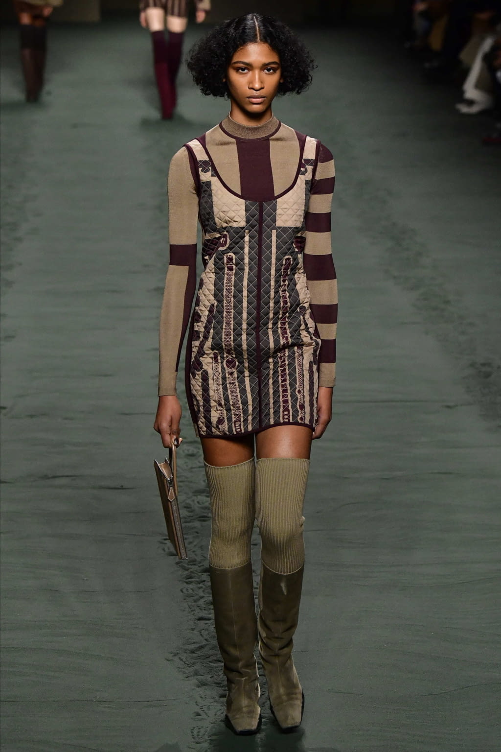 Fashion Week Paris Fall/Winter 2022 look 57 from the Hermès collection 女装