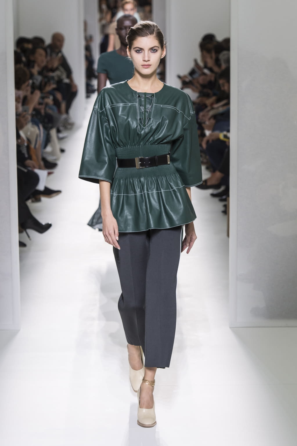 Fashion Week Paris Spring/Summer 2017 look 15 from the Hermès collection womenswear