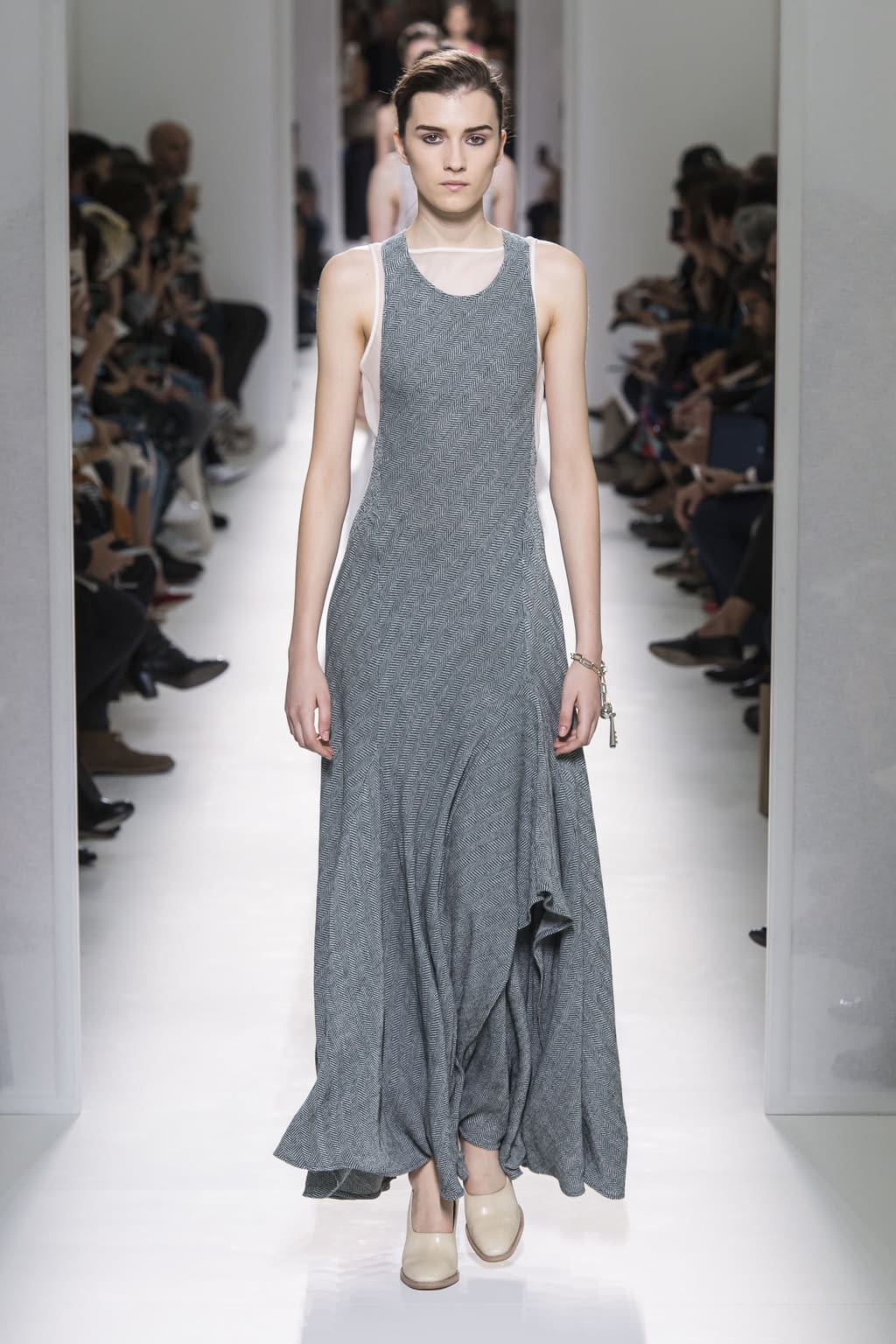 Fashion Week Paris Spring/Summer 2017 look 42 from the Hermès collection womenswear