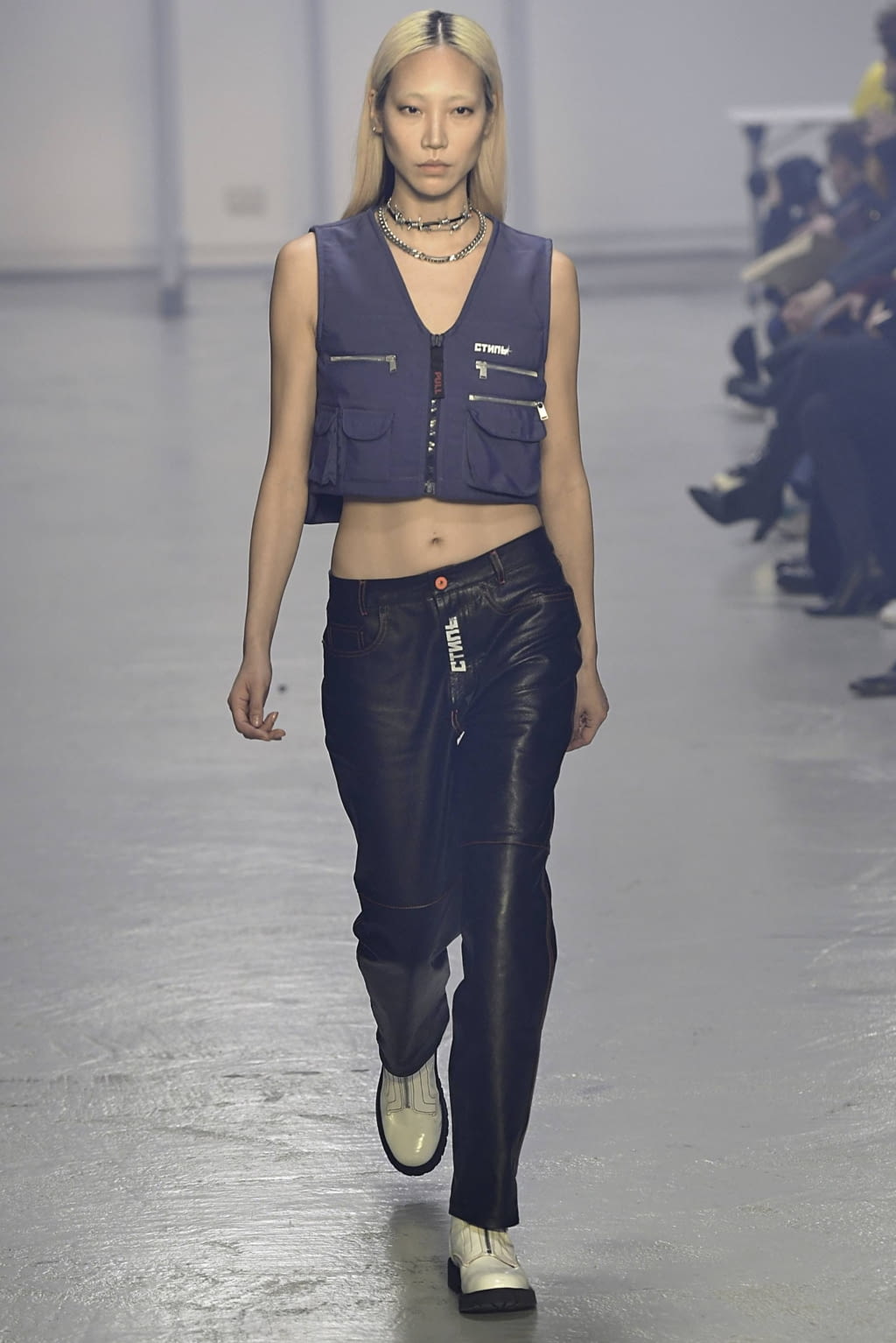 Fashion Week Paris Fall/Winter 2019 look 1 de la collection Heron Preston menswear