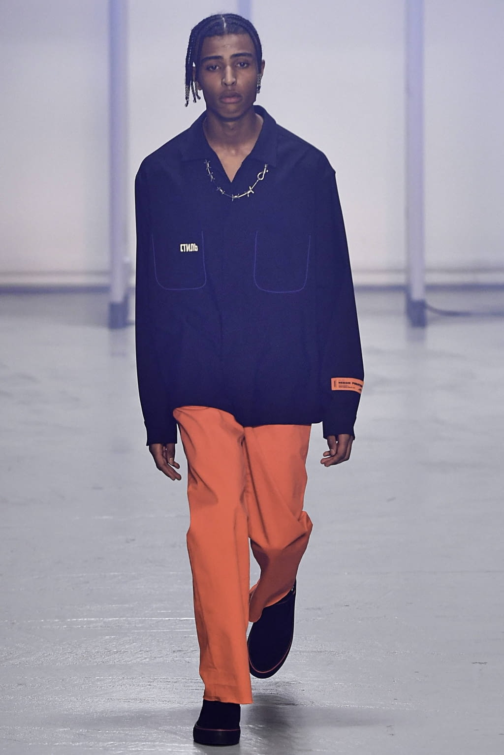 Fashion Week Paris Fall/Winter 2019 look 4 from the Heron Preston collection 男装
