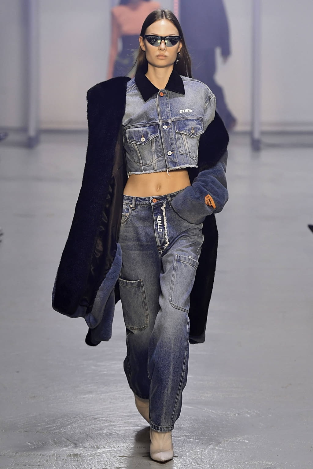 Fashion Week Paris Fall/Winter 2019 look 25 from the Heron Preston collection 男装