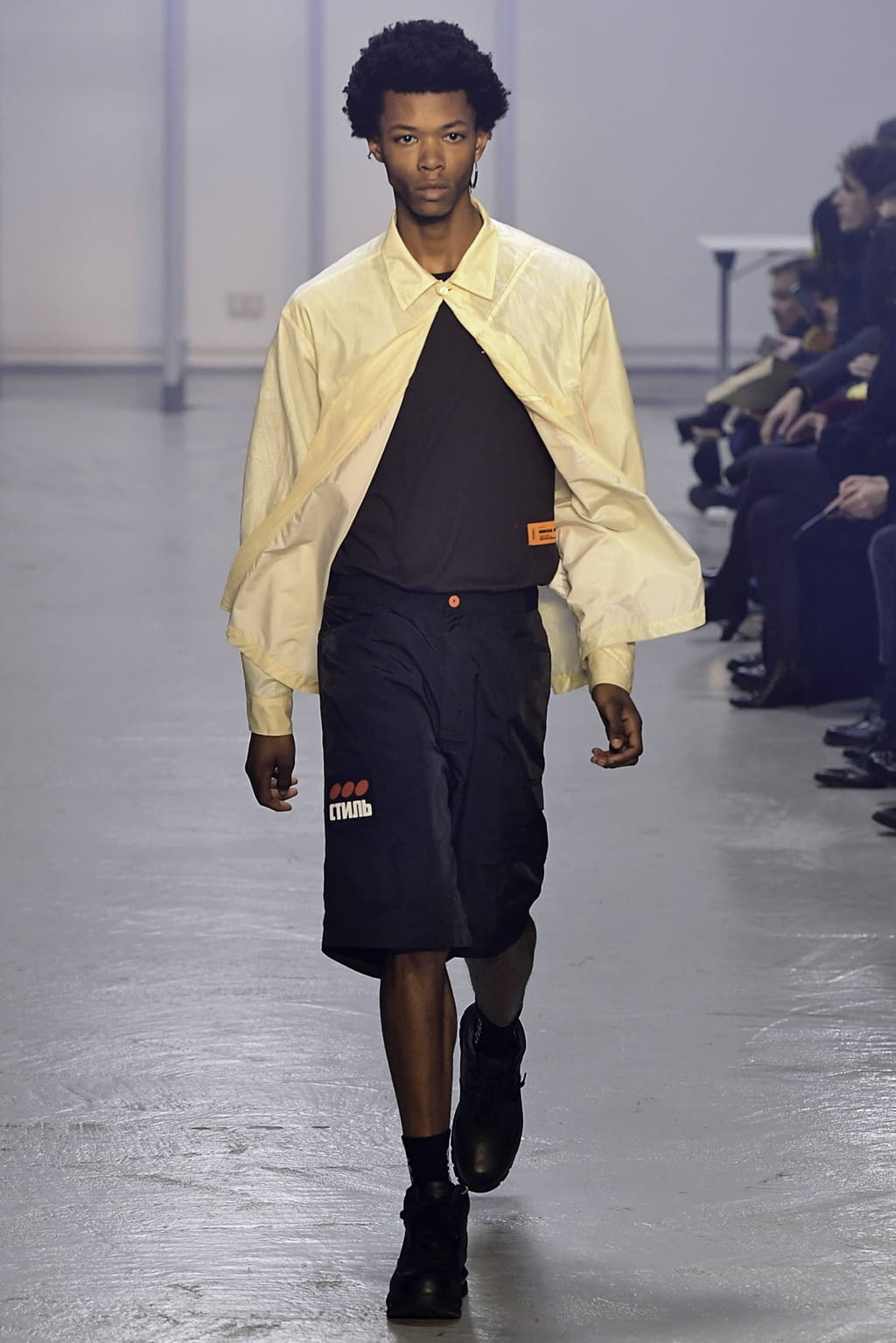 Fashion Week Paris Fall/Winter 2019 look 27 from the Heron Preston collection 男装