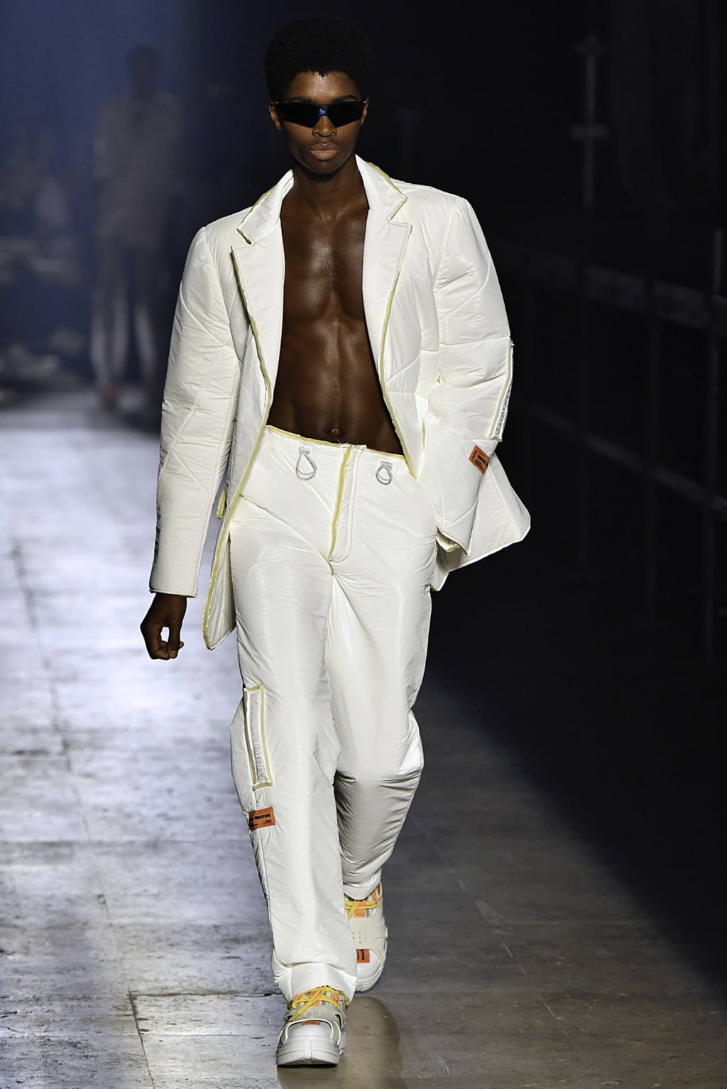 Fashion Week Paris Spring/Summer 2020 look 1 from the Heron Preston collection 男装