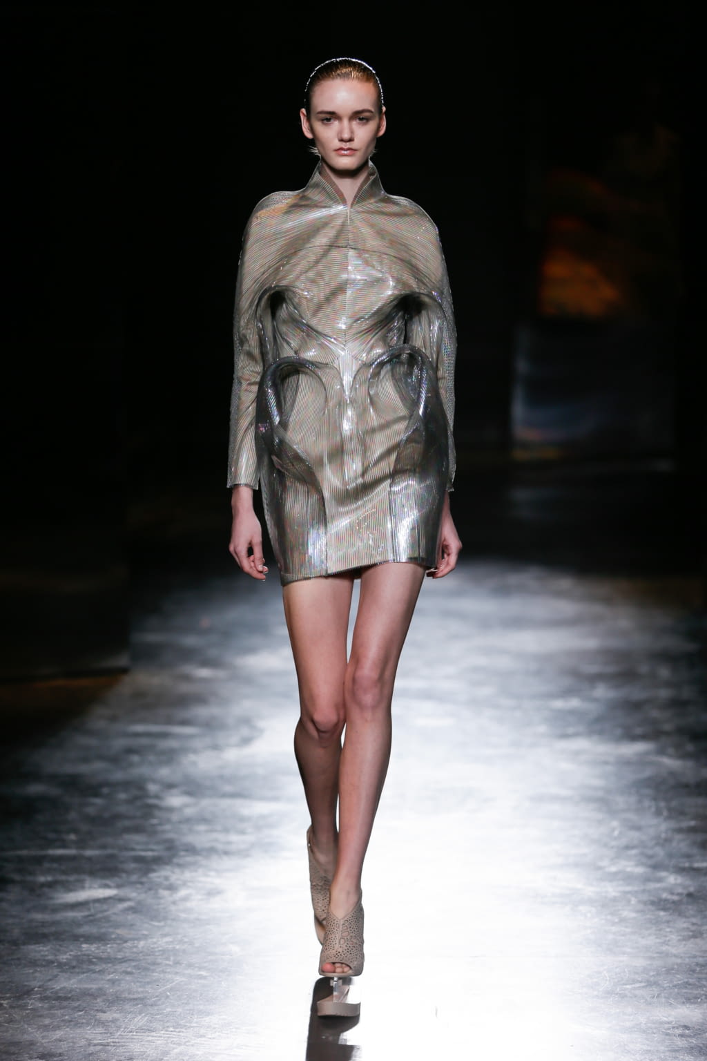 Fashion Week Paris Fall/Winter 2016 look 9 from the Iris Van Herpen collection 女装