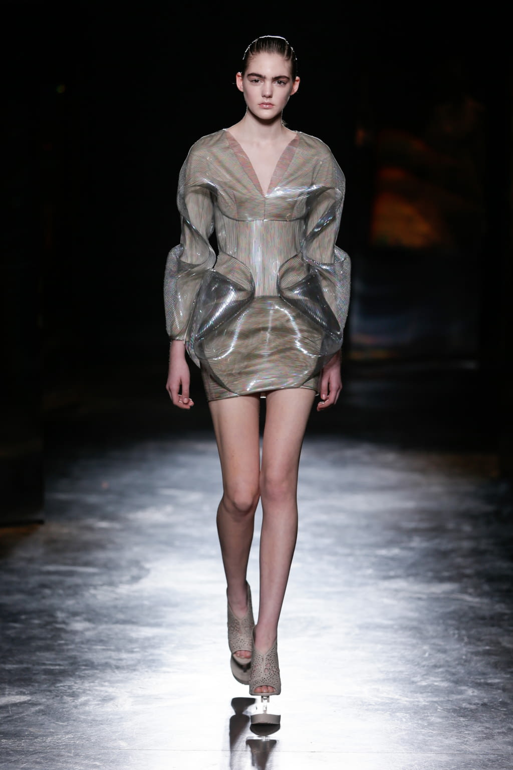 Fashion Week Paris Fall/Winter 2016 look 10 from the Iris Van Herpen collection 女装