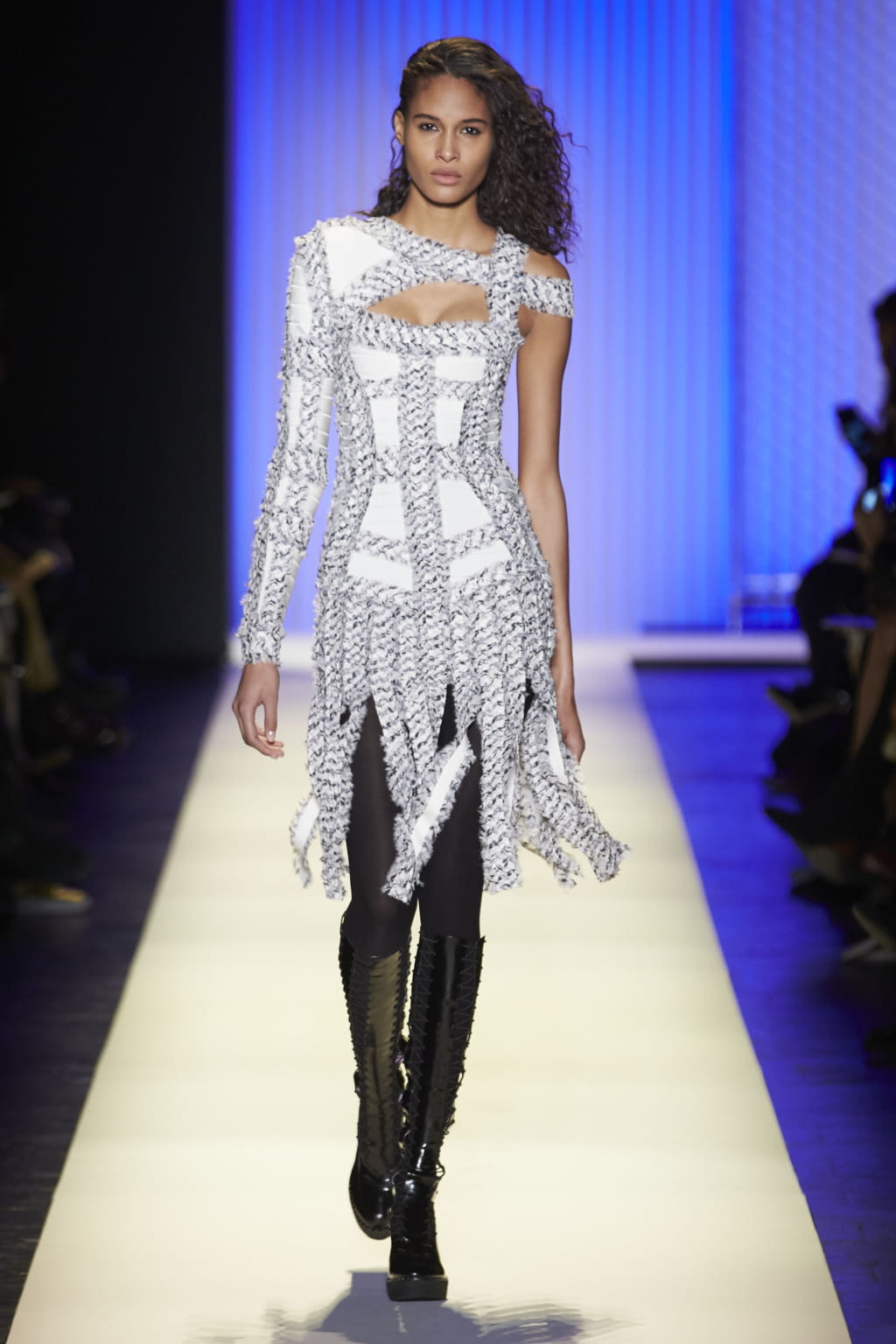Fashion Week New York Fall/Winter 2016 look 20 from the Hervé Leger collection womenswear