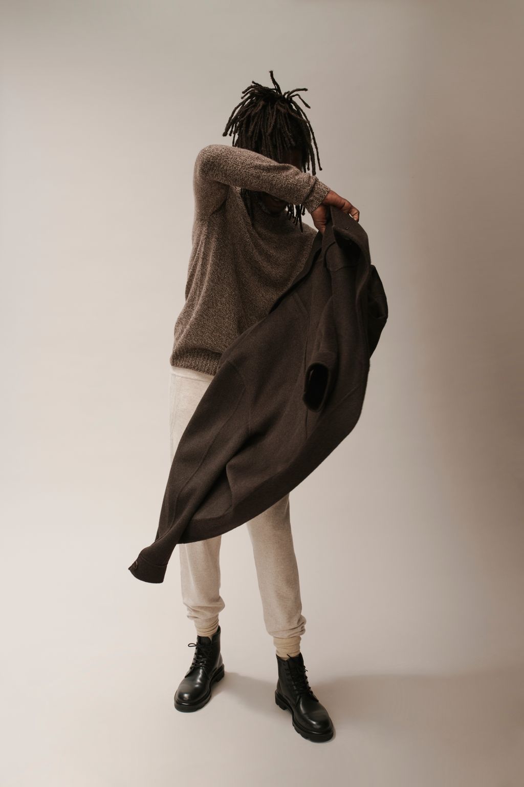 Fashion Week Paris Fall/Winter 2025 look 50 de la collection Eric Bompard womenswear