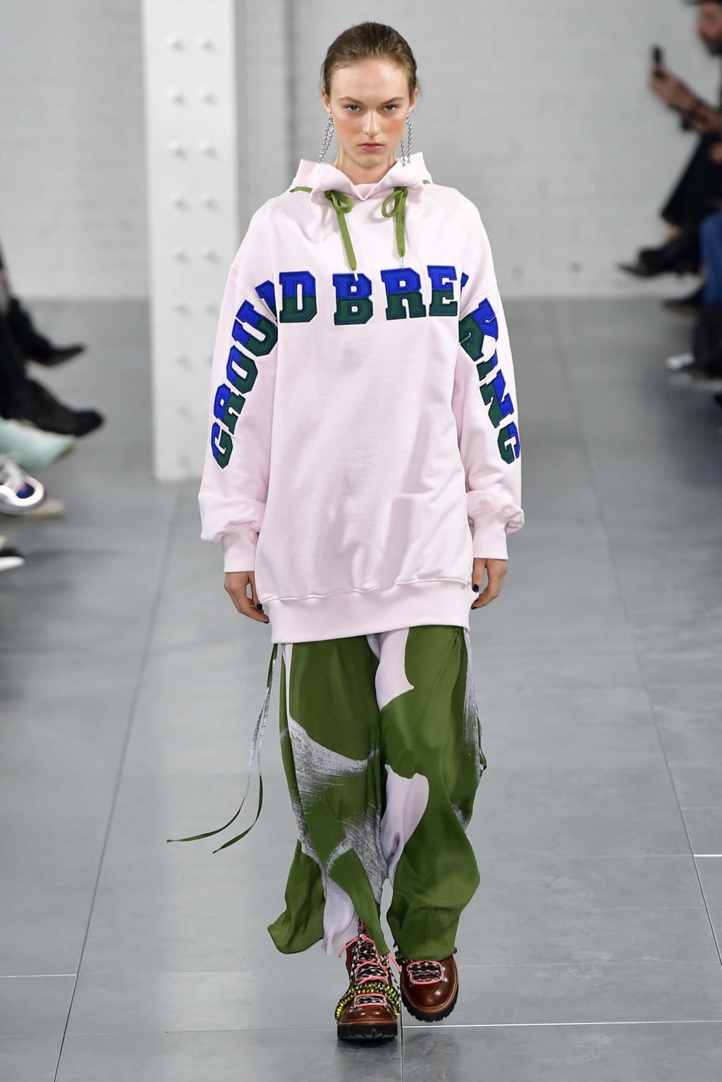 Fashion Week London Fall/Winter 2018 look 14 from the House of Holland collection womenswear