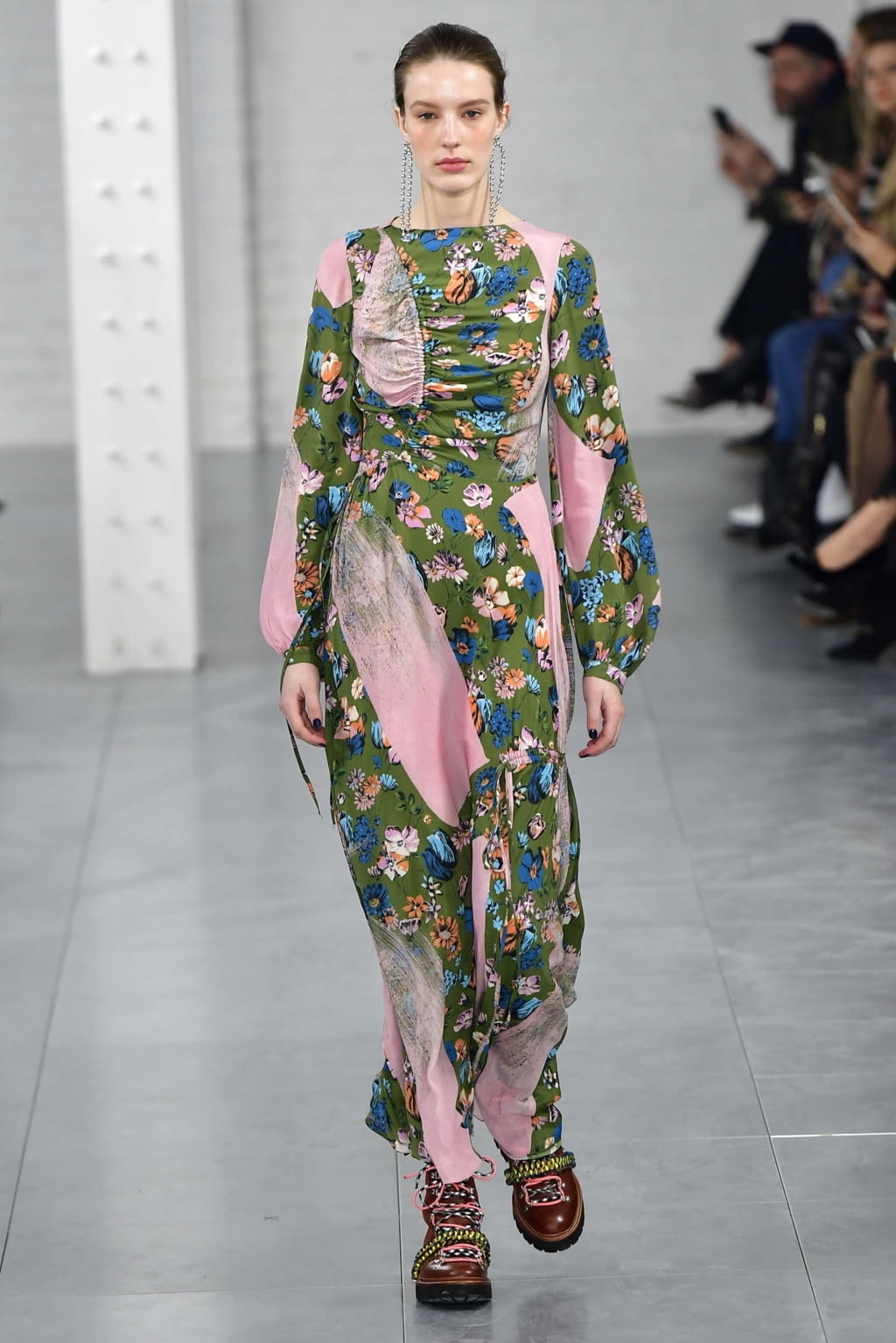 Fashion Week London Fall/Winter 2018 look 15 from the House of Holland collection 女装