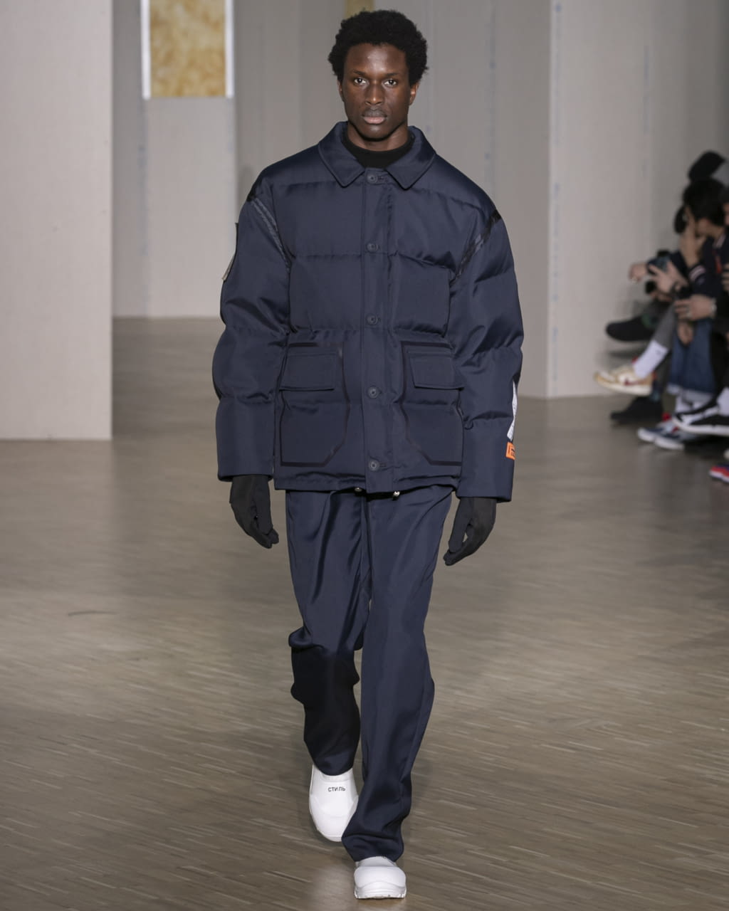 Fashion Week Paris Fall/Winter 2020 look 2 from the Heron Preston collection 男装