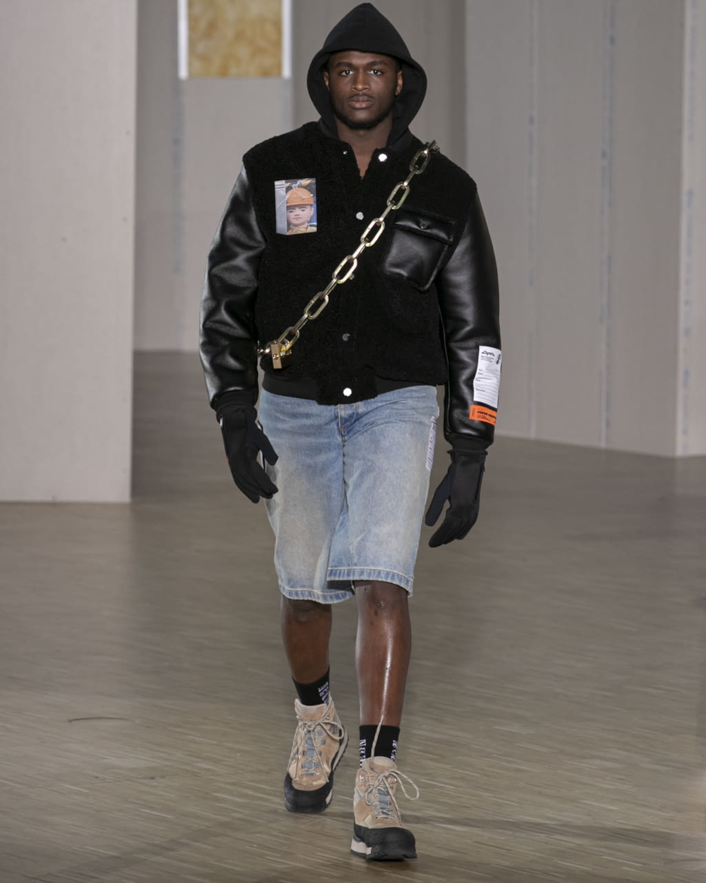 Fashion Week Paris Fall/Winter 2020 look 19 from the Heron Preston collection 男装