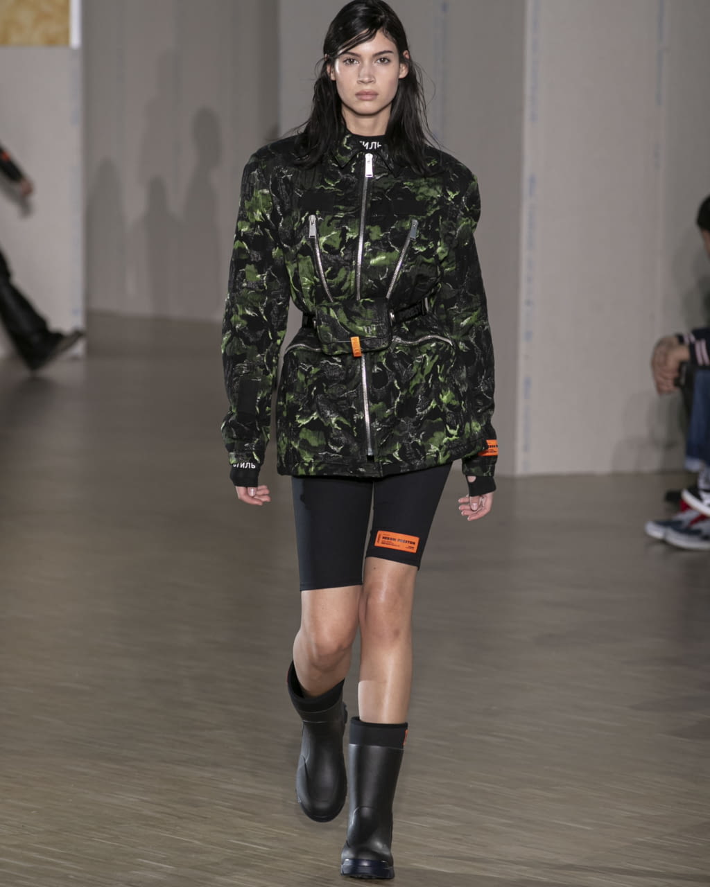 Fashion Week Paris Fall/Winter 2020 look 31 from the Heron Preston collection 男装