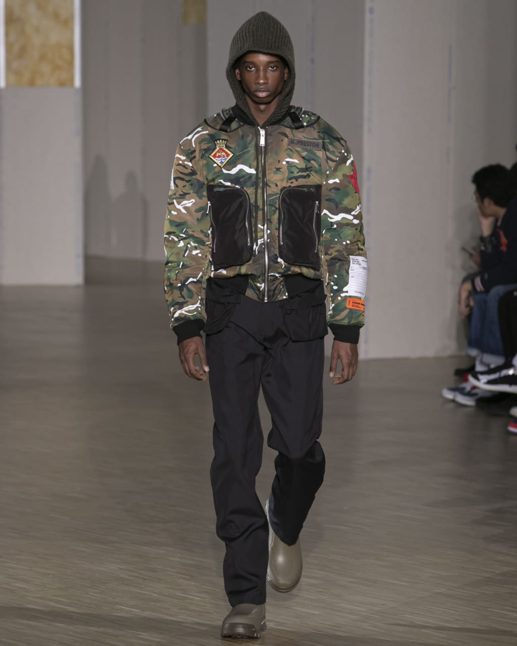 Fashion Week Paris Fall/Winter 2020 look 34 from the Heron Preston collection 男装