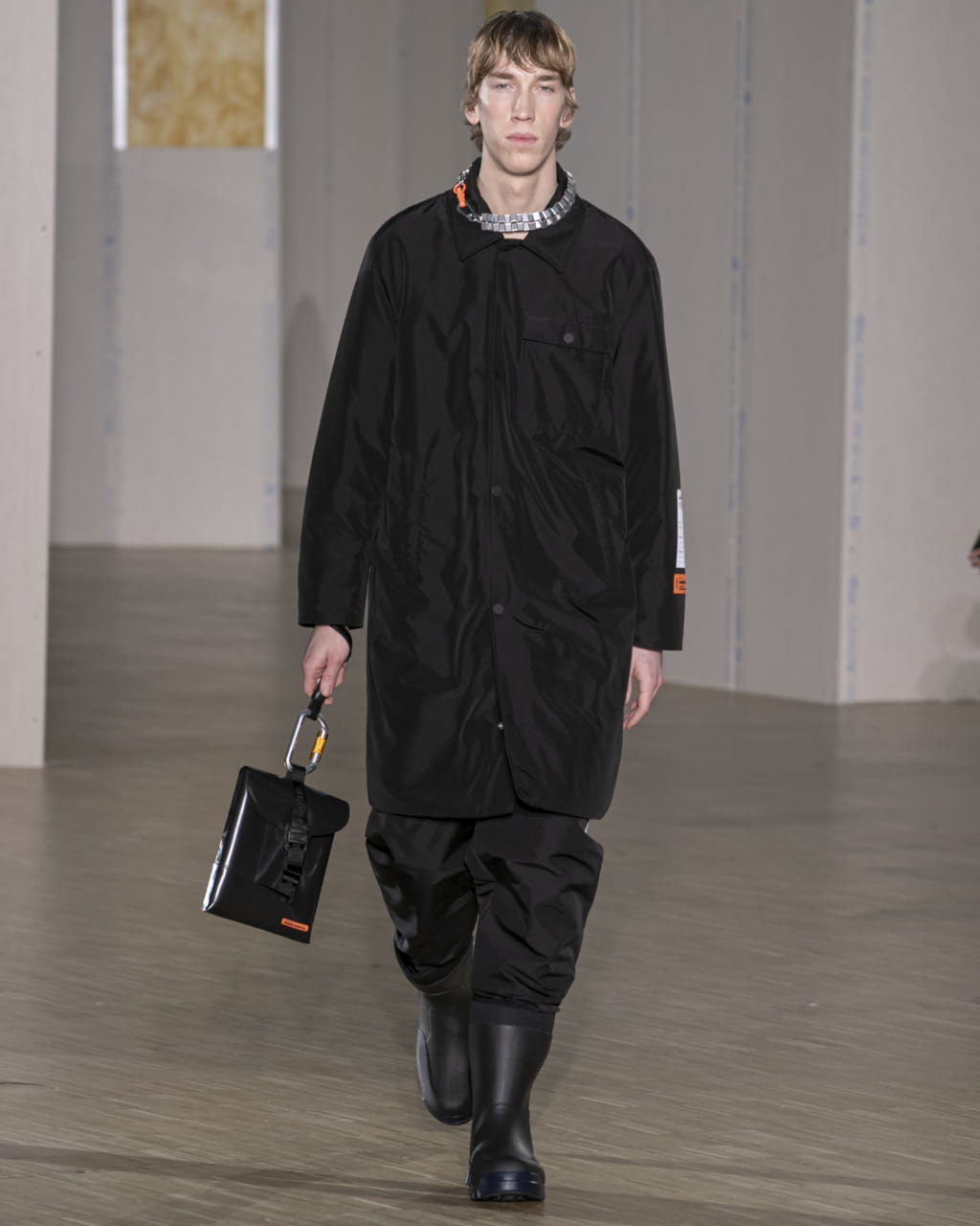 Fashion Week Paris Fall/Winter 2020 look 41 from the Heron Preston collection 男装