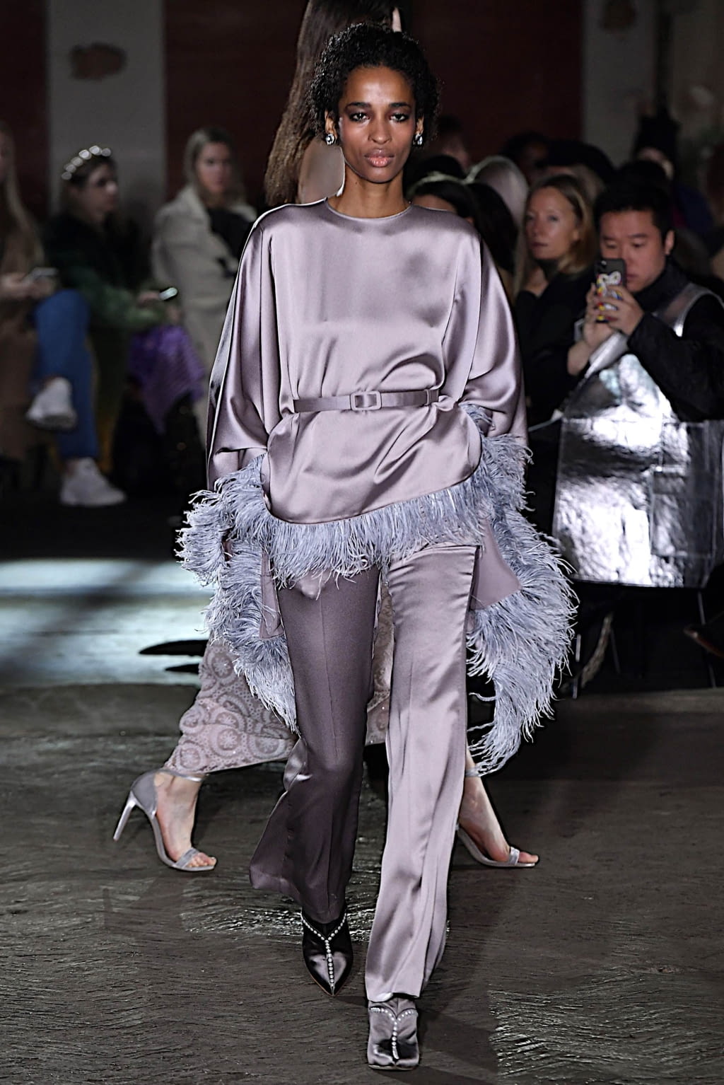 Fashion Week London Fall/Winter 2020 look 15 de la collection Huishan Zhang womenswear