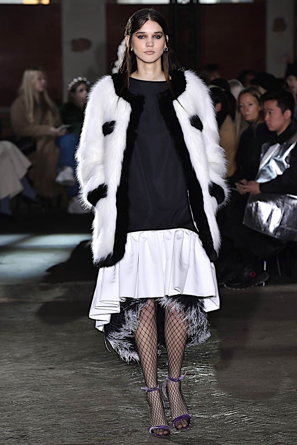 Fashion Week London Fall/Winter 2020 look 26 from the Huishan Zhang collection 女装