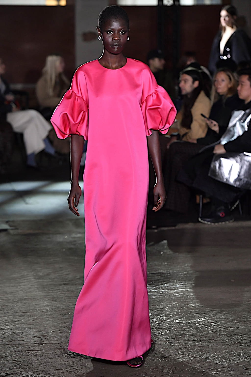 Fashion Week London Fall/Winter 2020 look 29 from the Huishan Zhang collection 女装