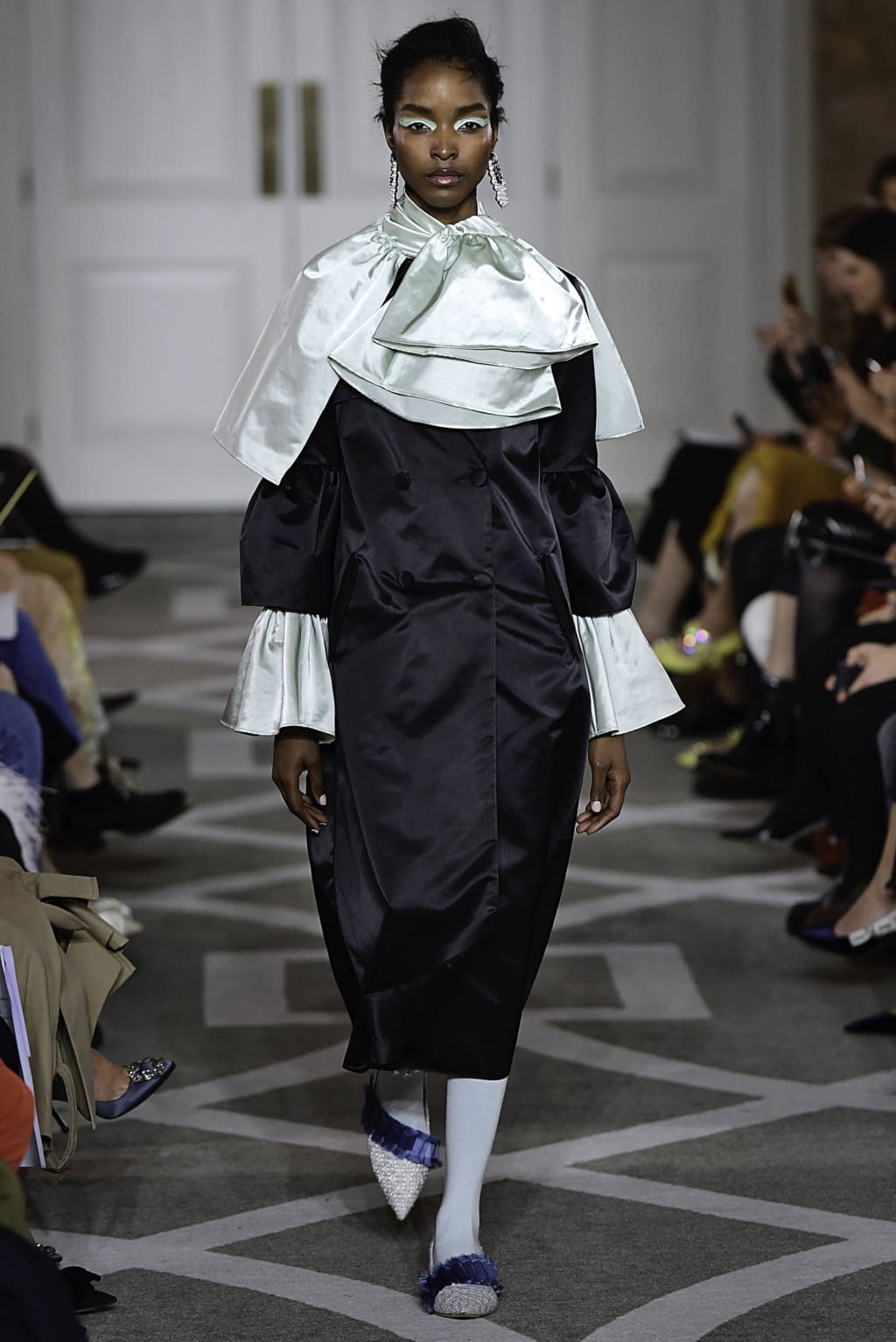 Fashion Week London Fall/Winter 2019 look 3 from the Huishan Zhang collection 女装