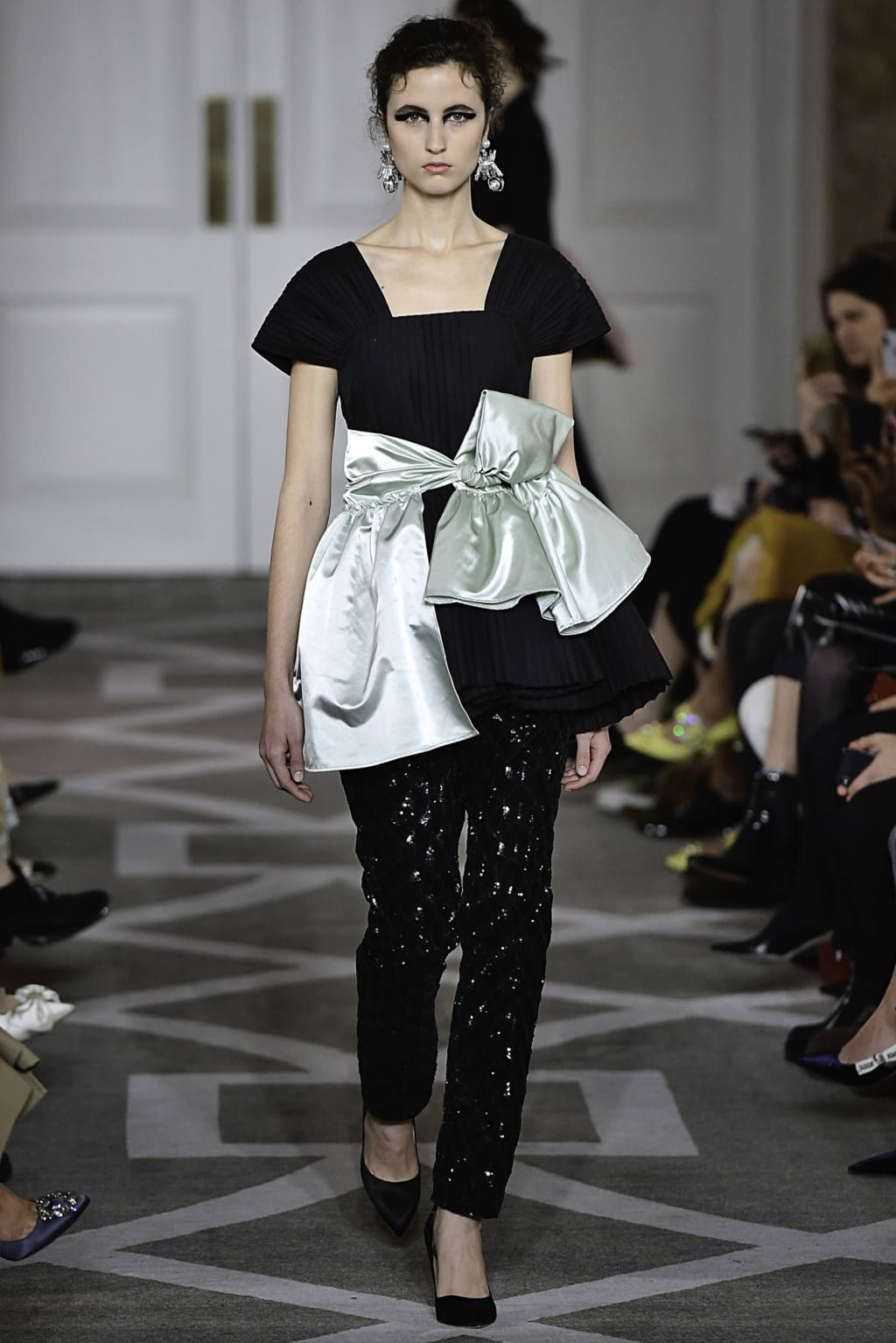 Fashion Week London Fall/Winter 2019 look 4 from the Huishan Zhang collection 女装