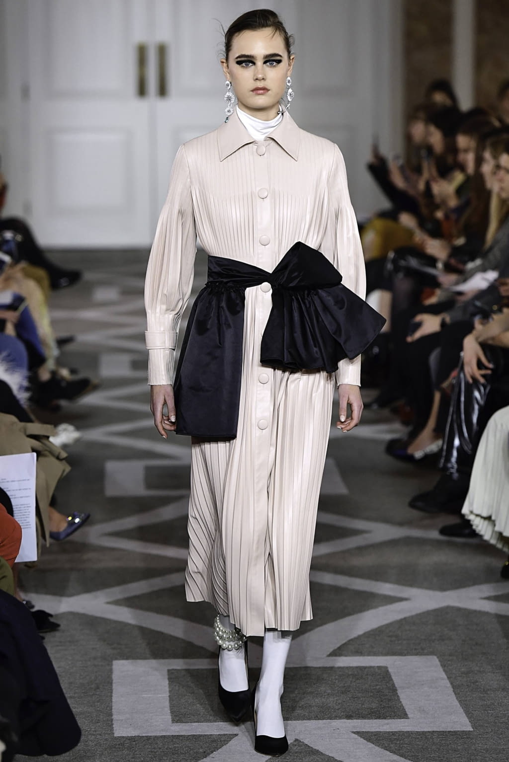 Fashion Week London Fall/Winter 2019 look 7 from the Huishan Zhang collection 女装