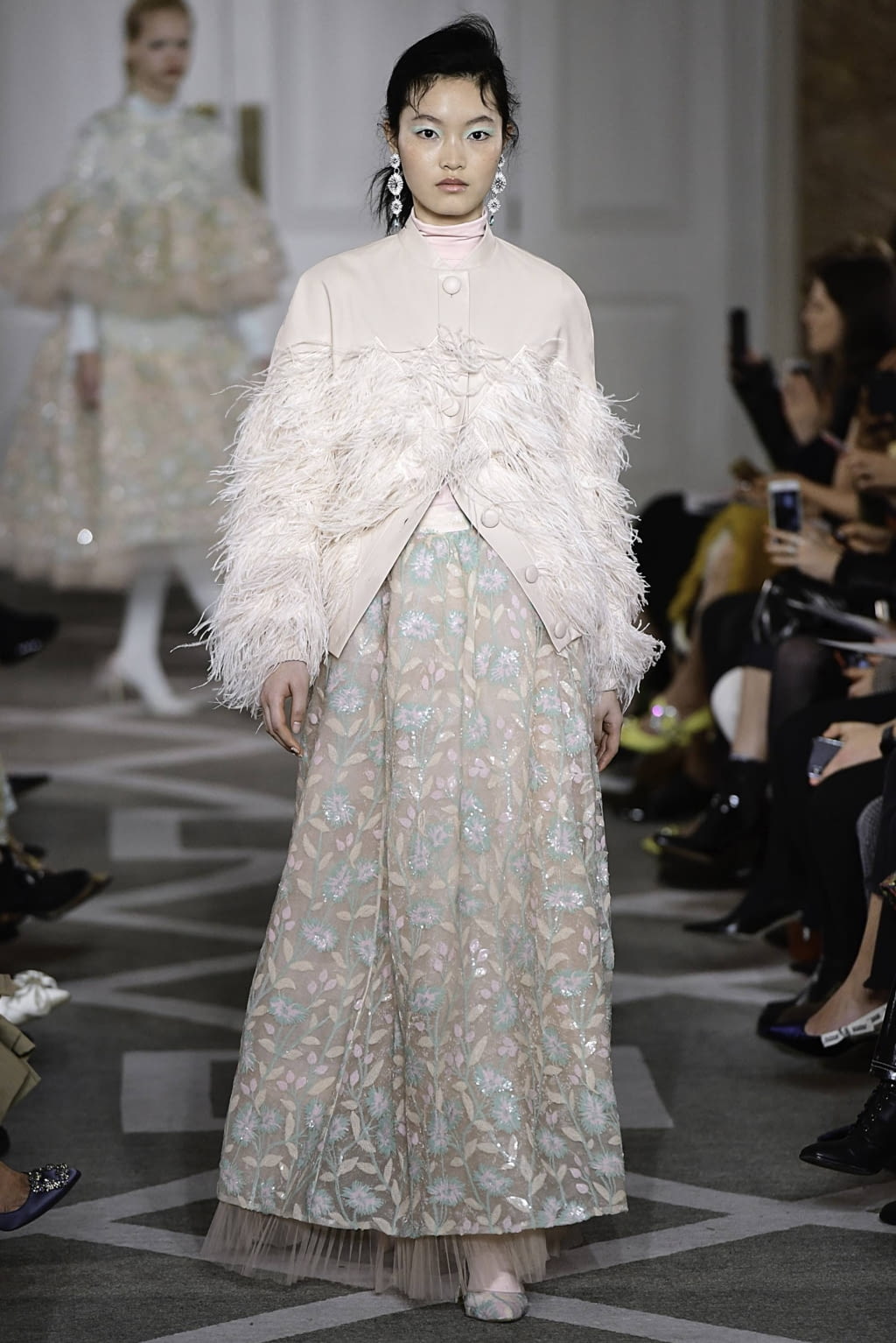 Fashion Week London Fall/Winter 2019 look 9 from the Huishan Zhang collection 女装