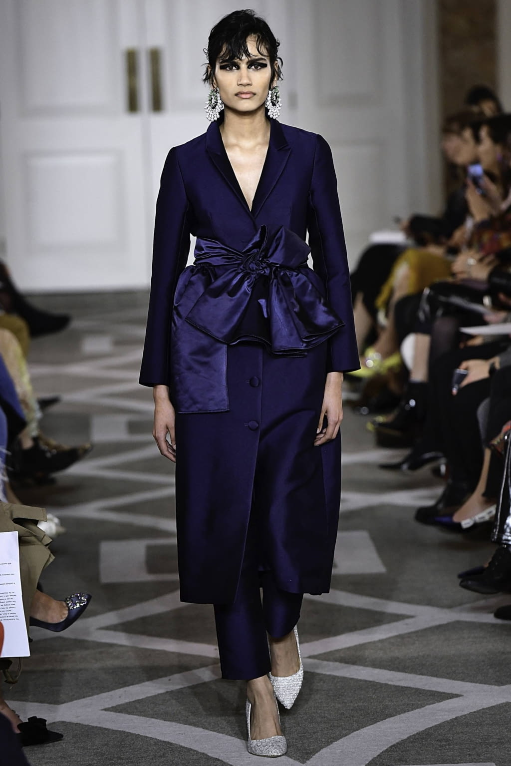 Fashion Week London Fall/Winter 2019 look 19 from the Huishan Zhang collection 女装