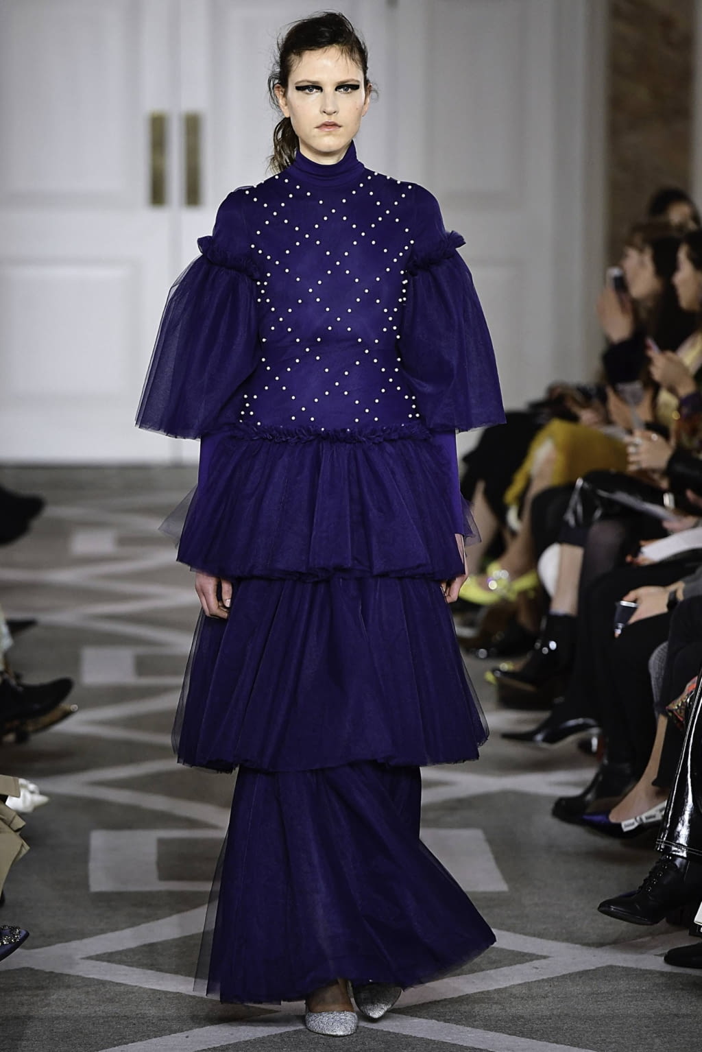 Fashion Week London Fall/Winter 2019 look 21 from the Huishan Zhang collection 女装