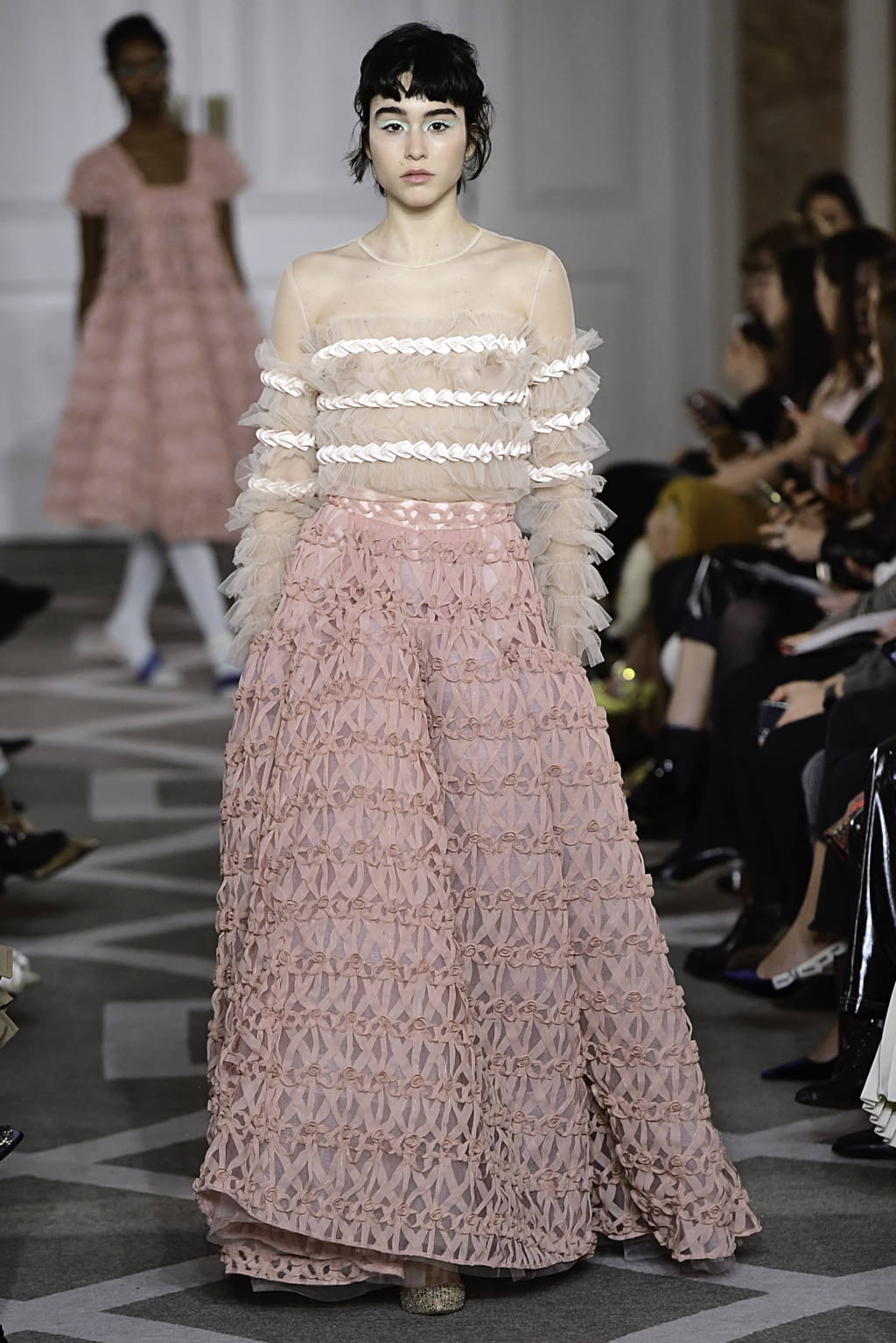 Fashion Week London Fall/Winter 2019 look 23 de la collection Huishan Zhang womenswear