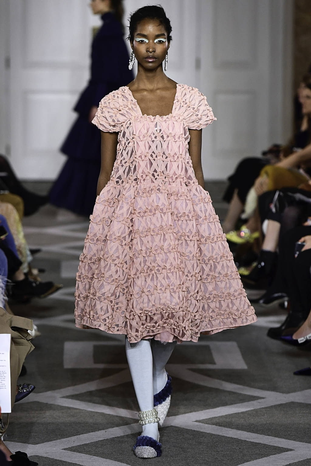 Fashion Week London Fall/Winter 2019 look 24 de la collection Huishan Zhang womenswear