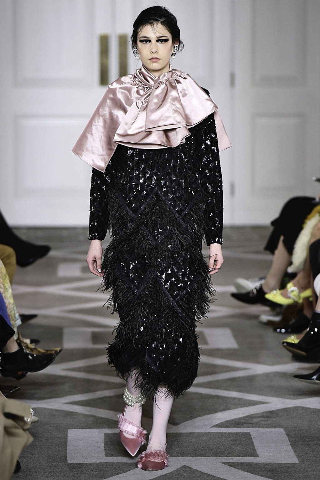Fashion Week London Fall/Winter 2019 look 27 from the Huishan Zhang collection 女装