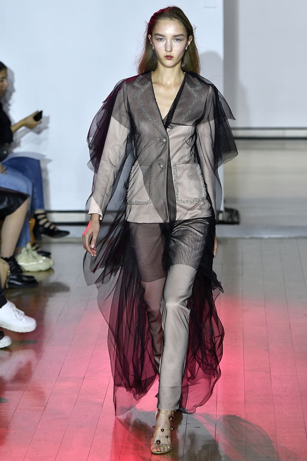 Fashion Week London Spring/Summer 2019 look 34 from the Huishan Zhang collection 女装