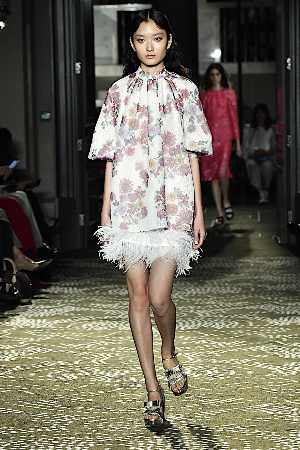Fashion Week London Spring/Summer 2020 look 22 de la collection Huishan Zhang womenswear