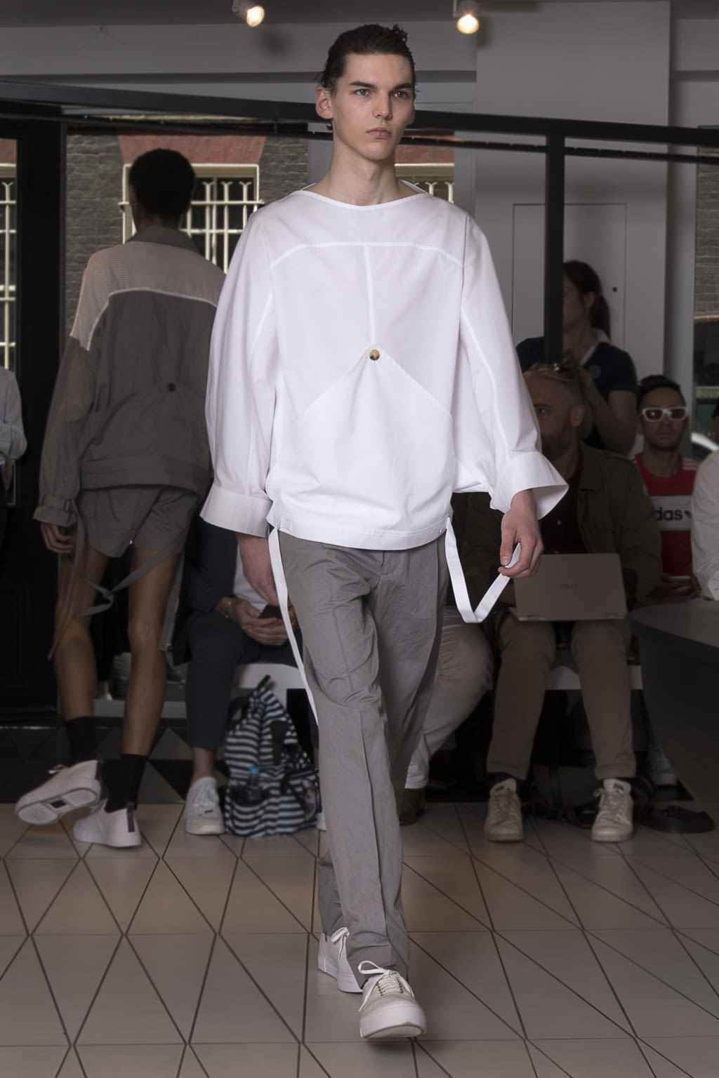Fashion Week London Spring/Summer 2018 look 18 from the Chalayan collection menswear