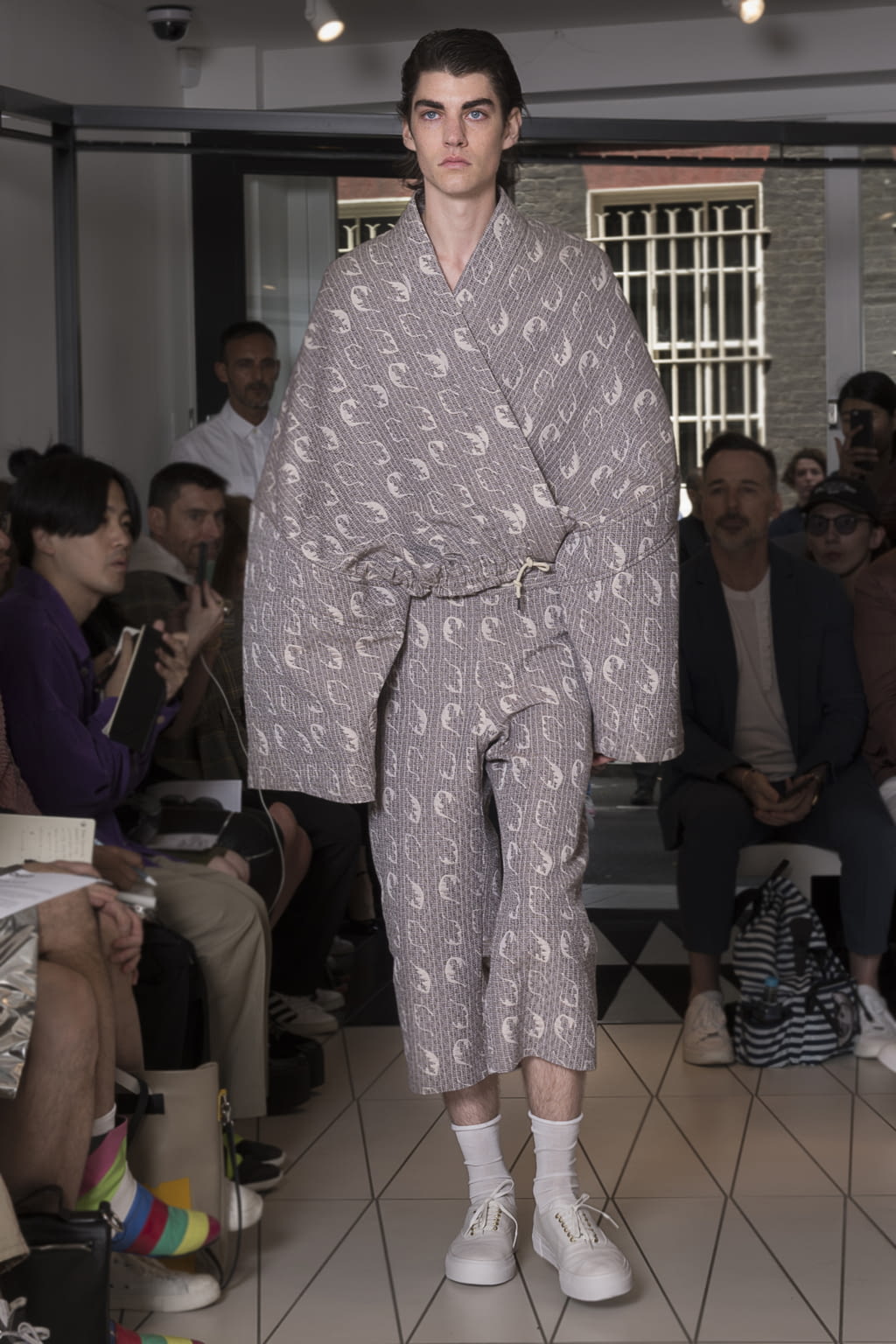 Fashion Week London Spring/Summer 2018 look 7 de la collection Chalayan menswear