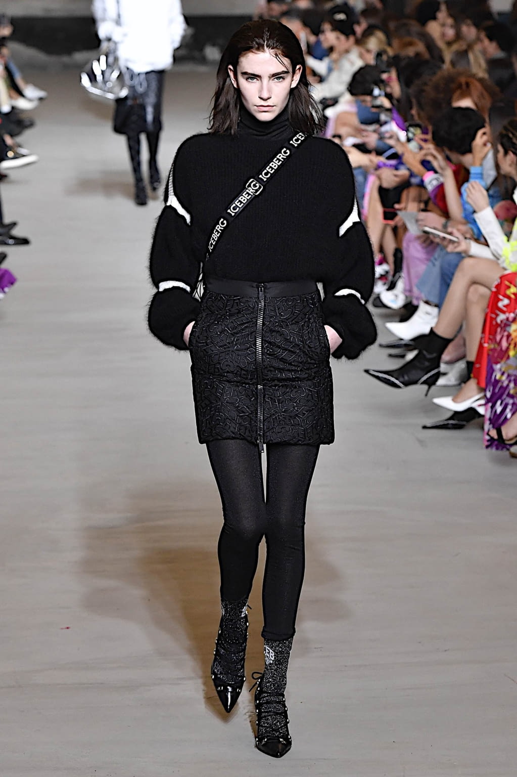 Fashion Week Milan Fall/Winter 2020 look 35 de la collection Iceberg womenswear