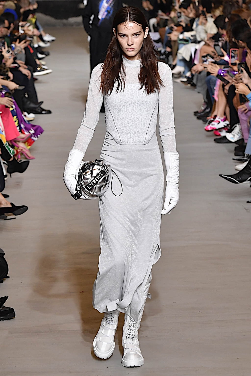 Fashion Week Milan Fall/Winter 2020 look 11 de la collection Iceberg womenswear