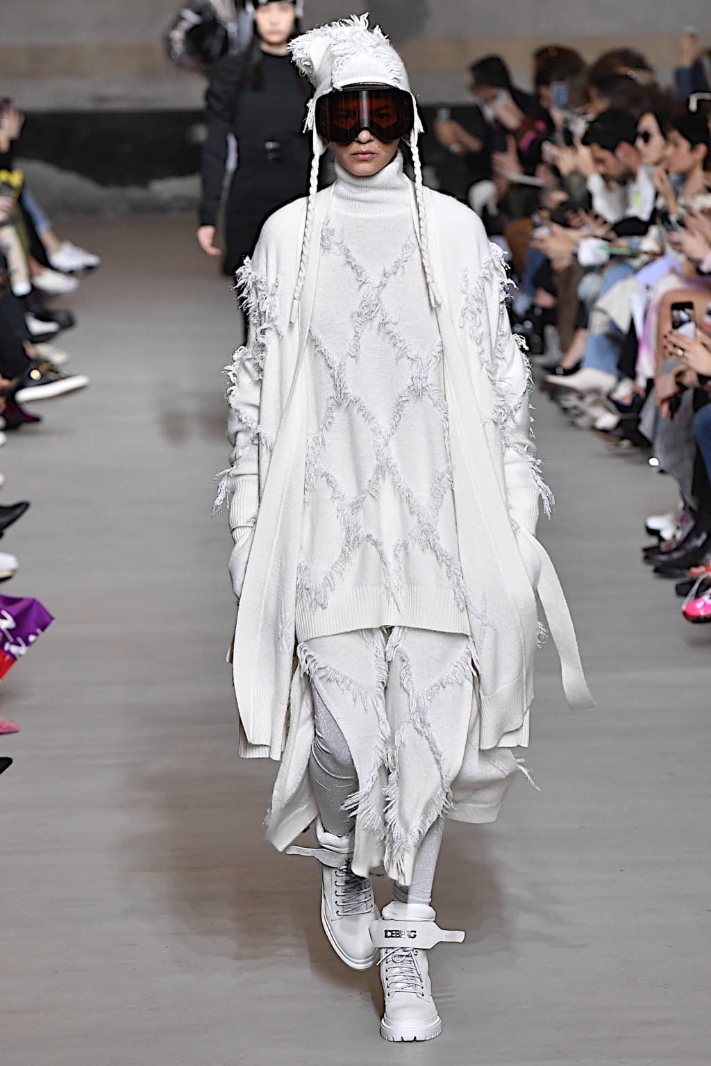 Fashion Week Milan Fall/Winter 2020 look 6 de la collection Iceberg womenswear